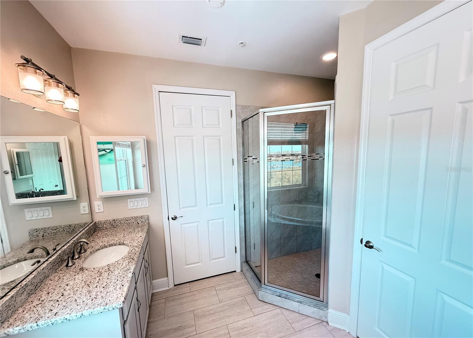 Shower - 10320 LANDS END CIR #47, PLACIDA