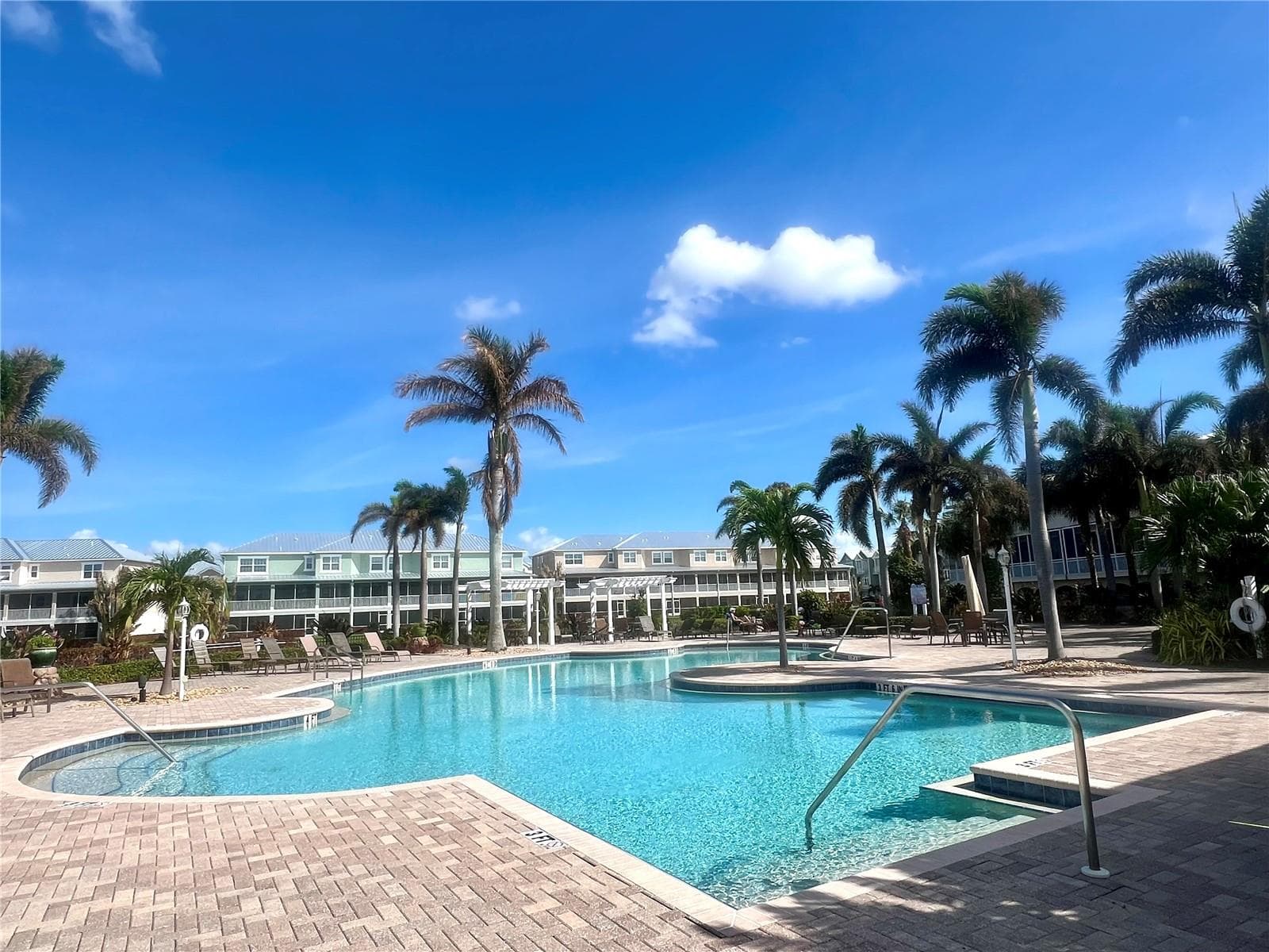 Resort style pool - 10320 LANDS END CIR #47, PLACIDA
