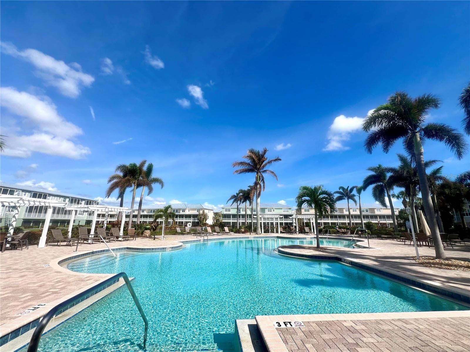 Resort style pool - 10320 LANDS END CIR #47, PLACIDA