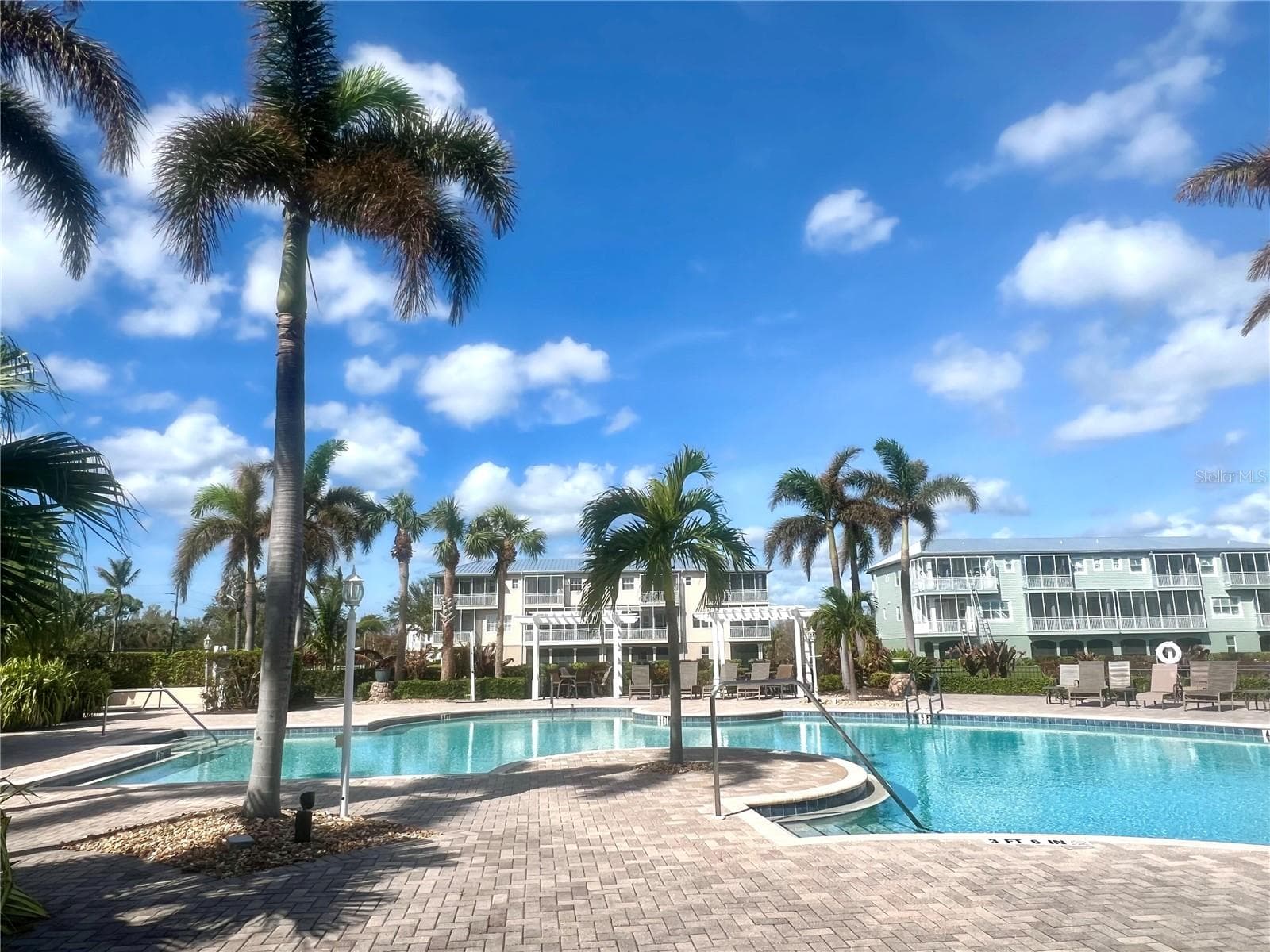 Resort style pool - 10320 LANDS END CIR #47, PLACIDA