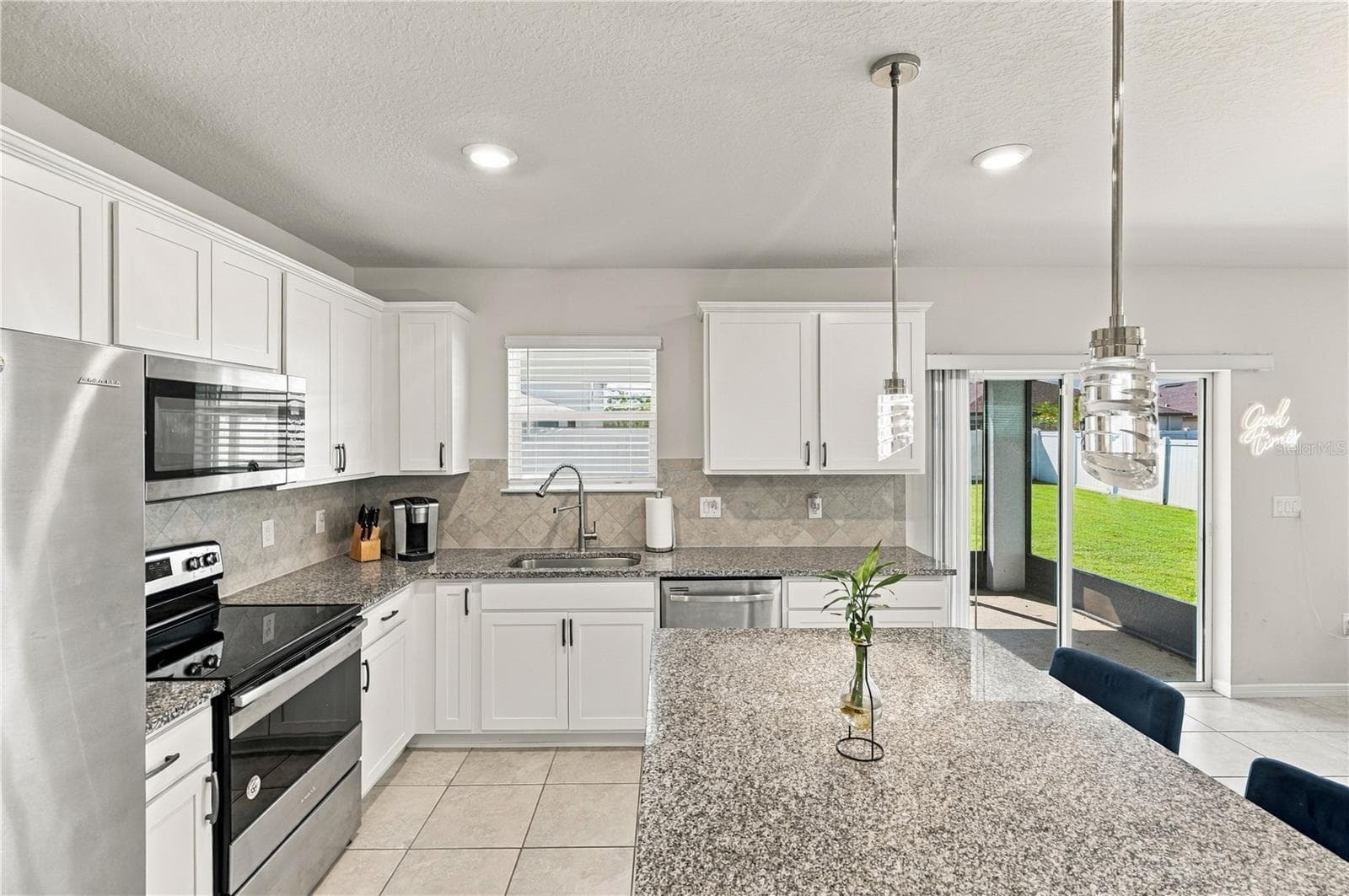 Single Family Residence at 1001 SWAYING SAWGRASS AVE, RUSKIN, photo 20 of 52