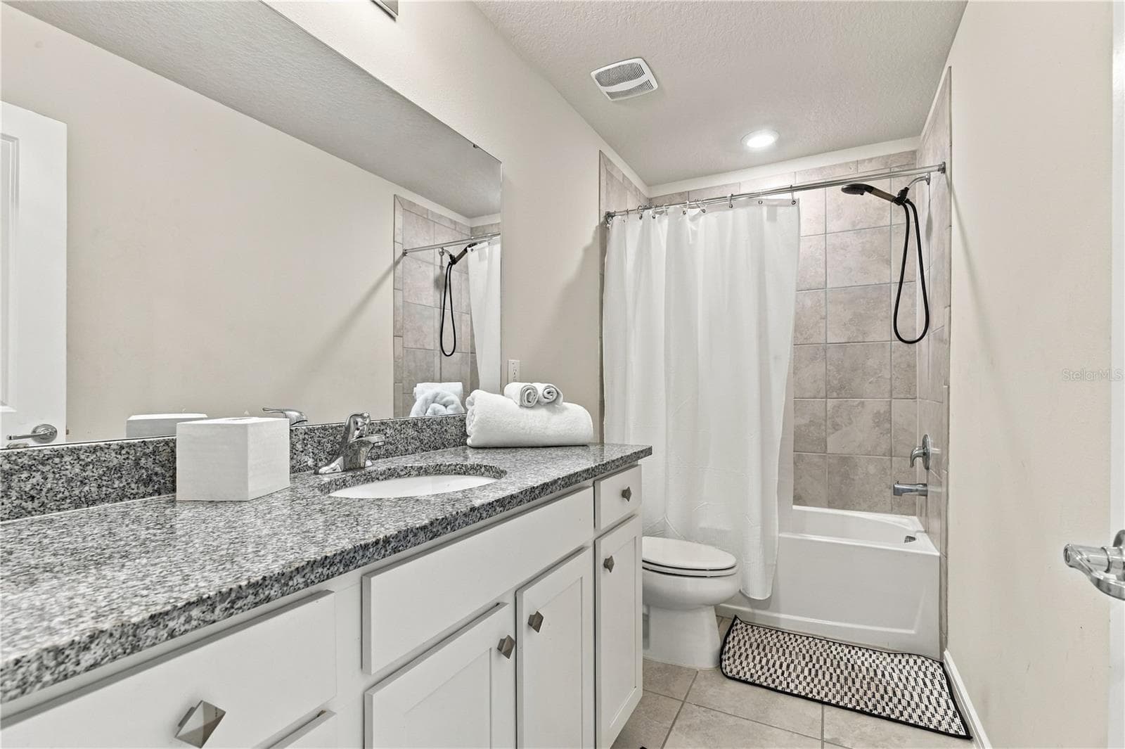 Guest Bath - 1001 SWAYING SAWGRASS AVE, RUSKIN