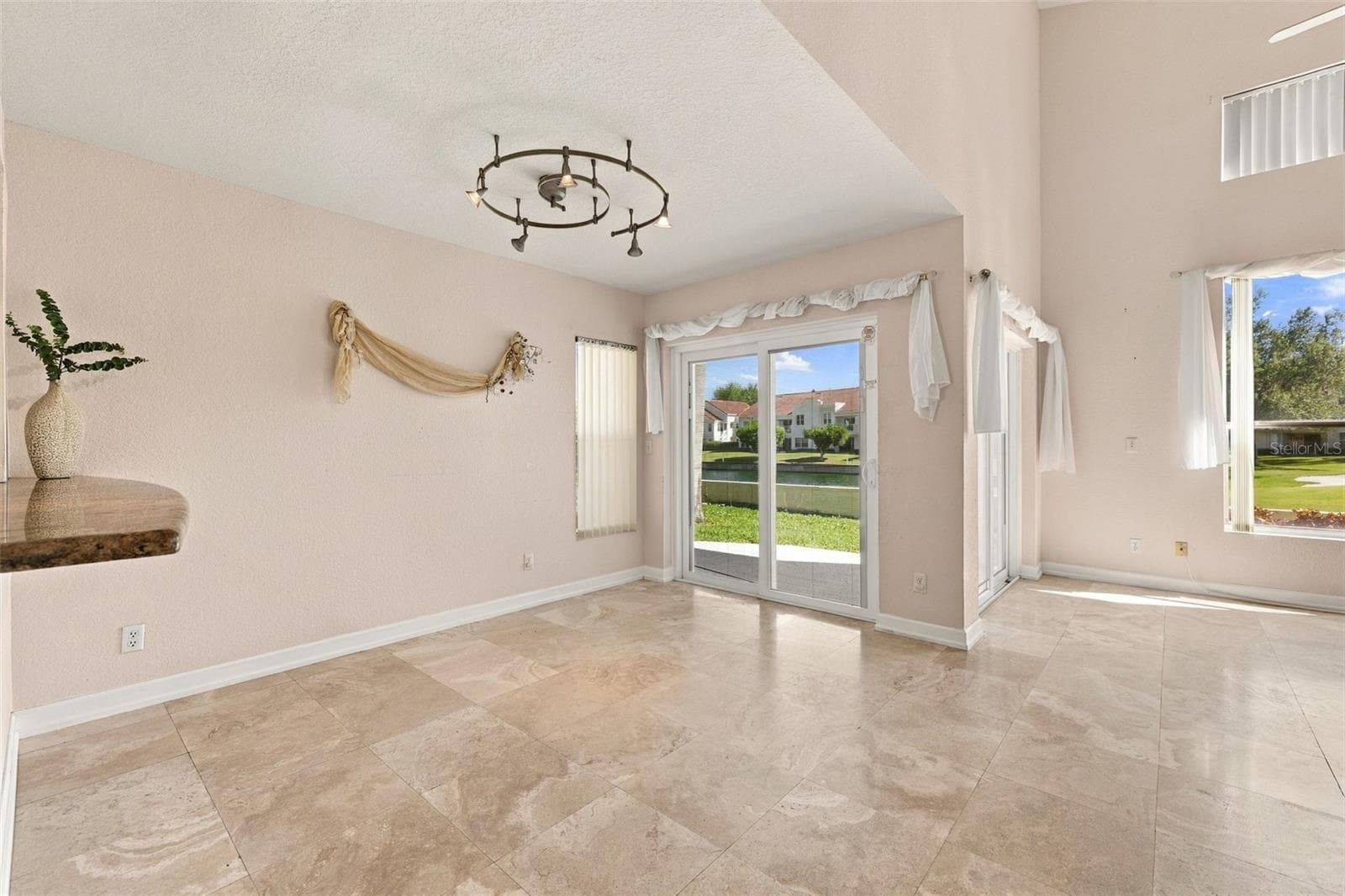Townhouse at 6101 MIRADA CIR, ST PETERSBURG, photo 7 of 40