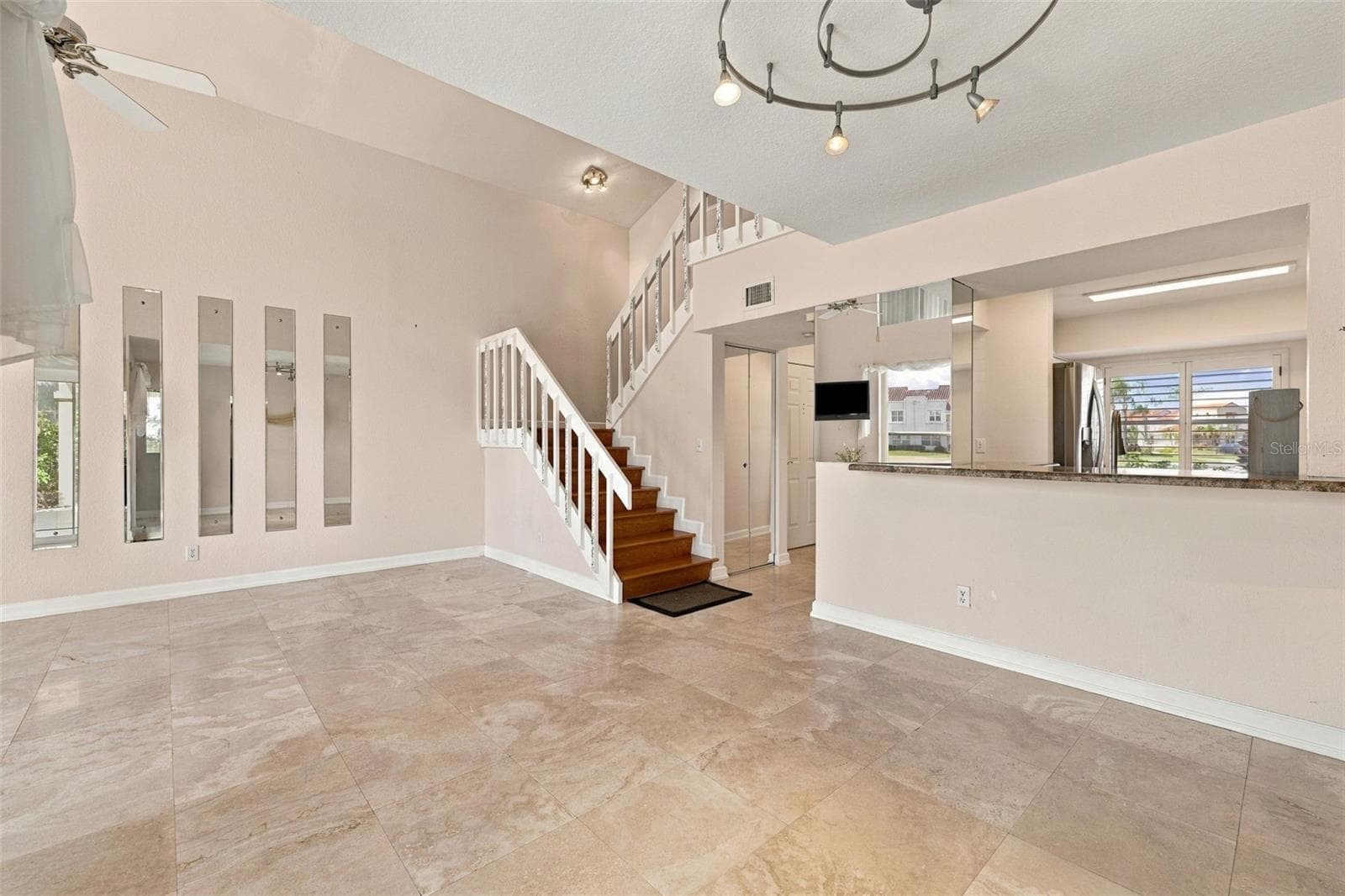 Townhouse at 6101 MIRADA CIR, ST PETERSBURG, photo 8 of 40