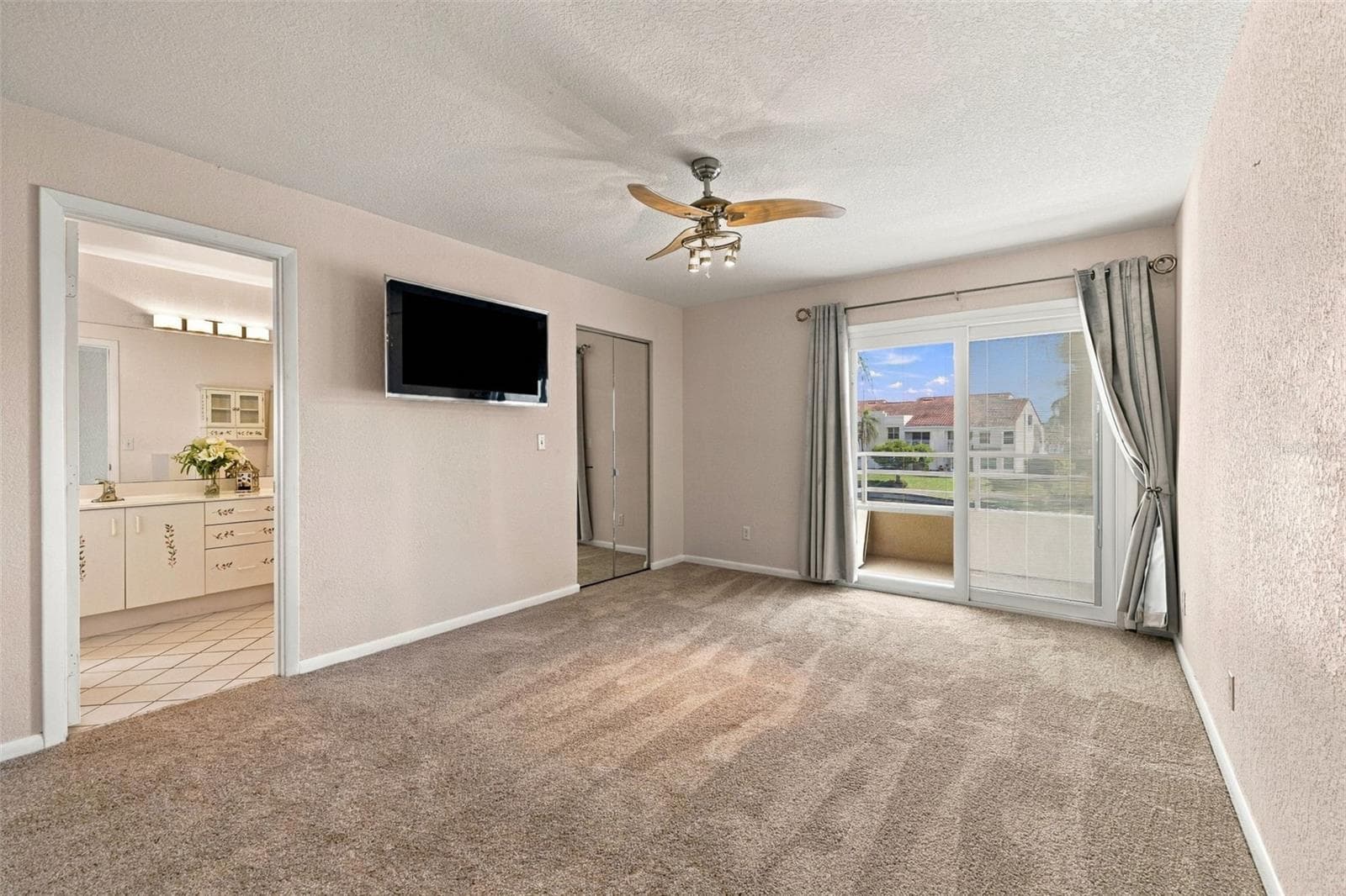 Townhouse at 6101 MIRADA CIR, ST PETERSBURG, photo 15 of 40