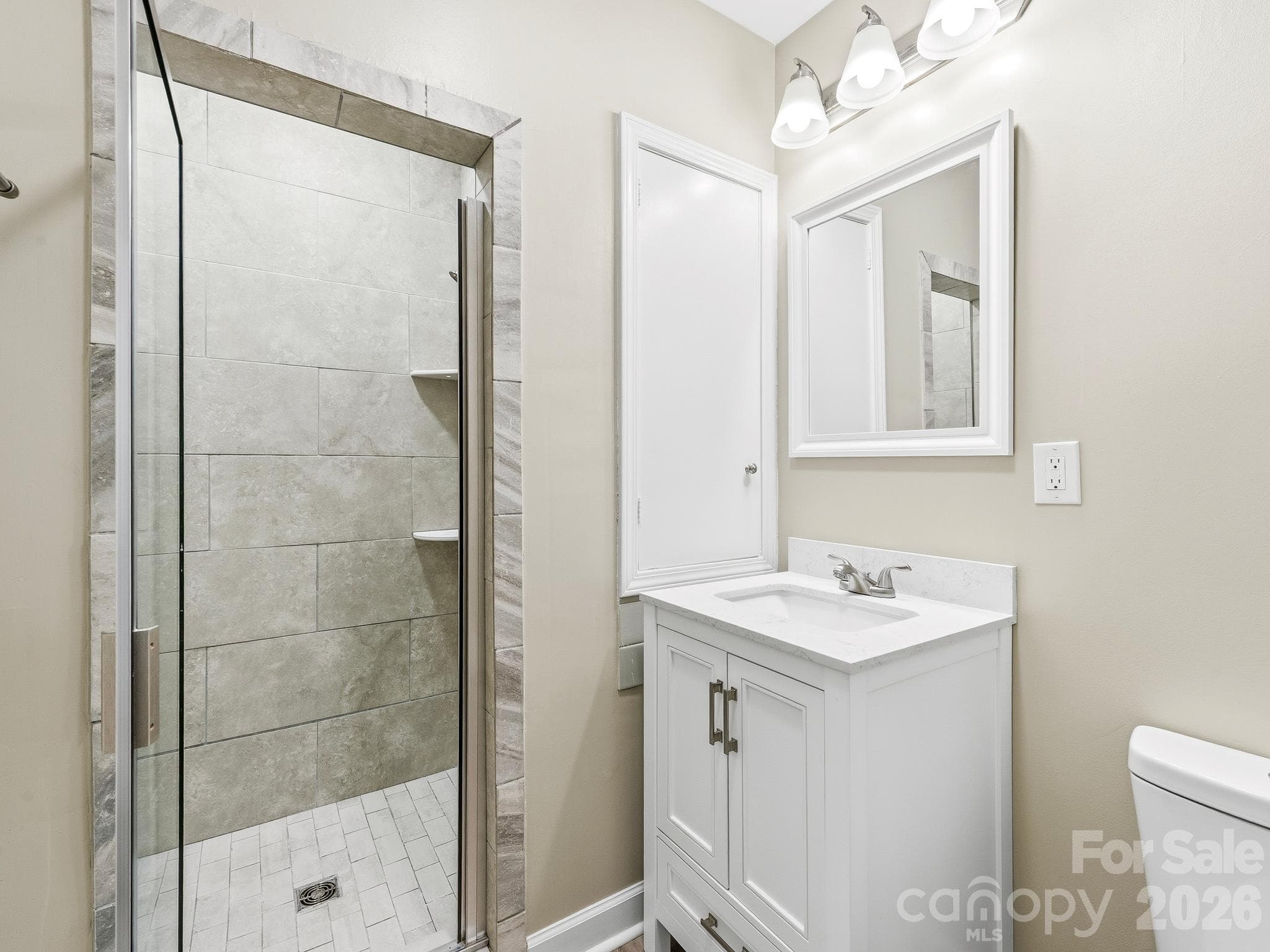 Bathroom in the 2nd bedroom ensuite - 175 Mimosa Road, Columbus