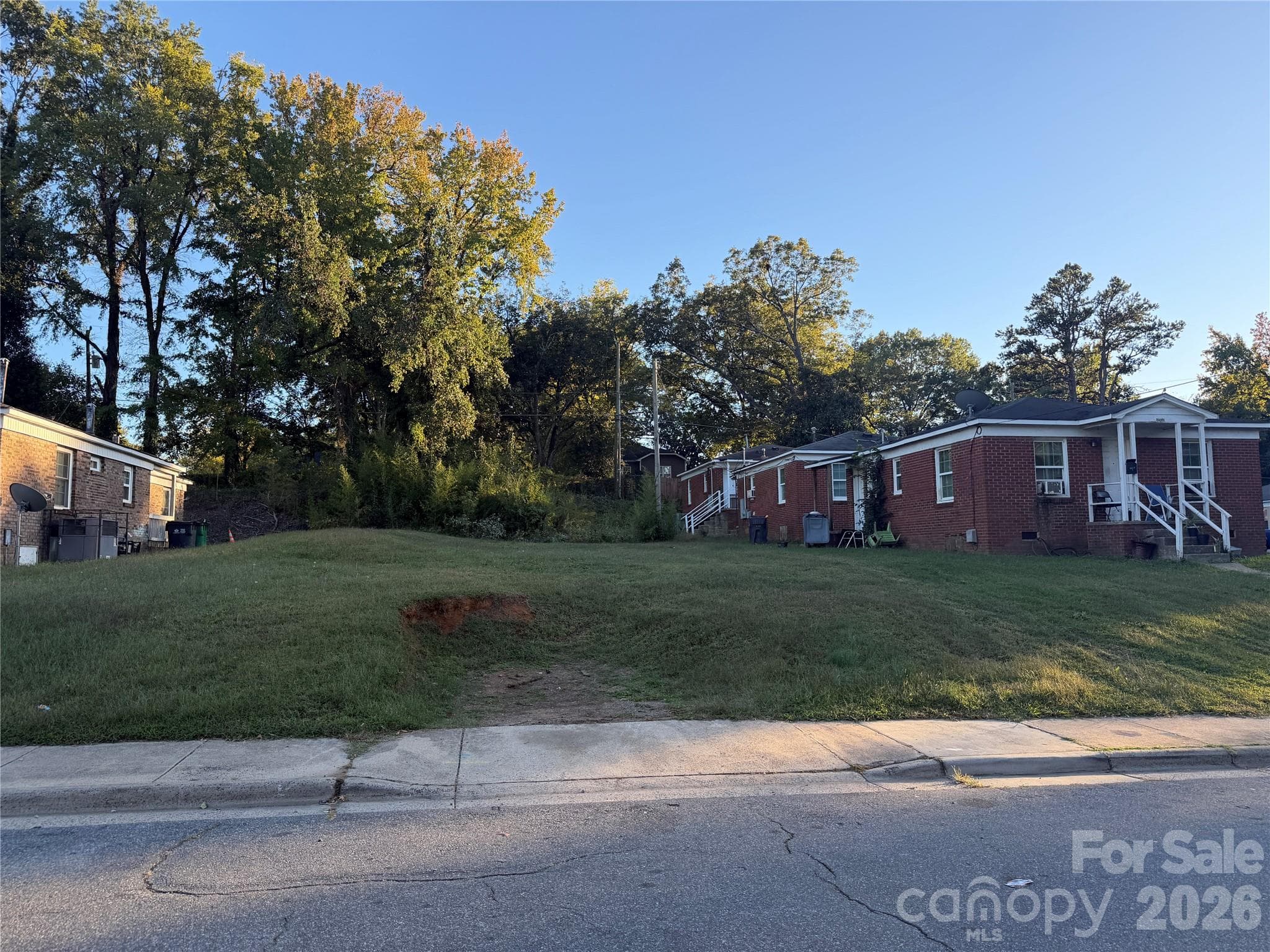 Lot at 1033 Mcarthur Avenue, Charlotte, photo 2 of 2