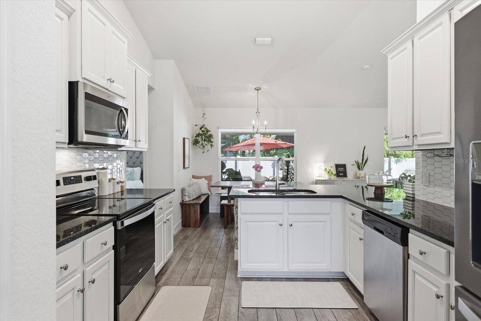 Light and bright kitchen with stainless steel applisances. - 300 FORDHAM RD, VENICE