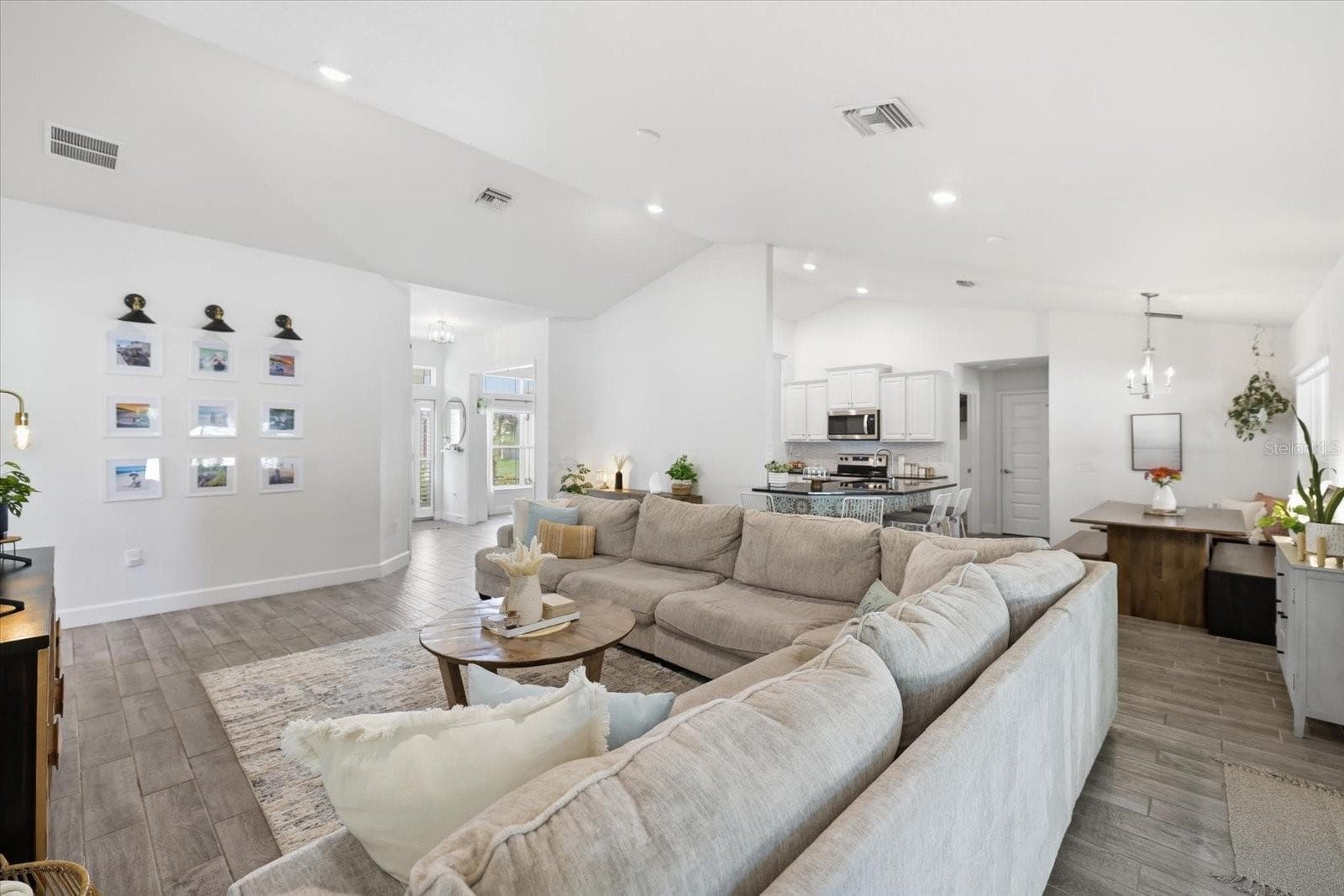 Single Family Residence at 300 FORDHAM RD, VENICE, photo 14 of 46