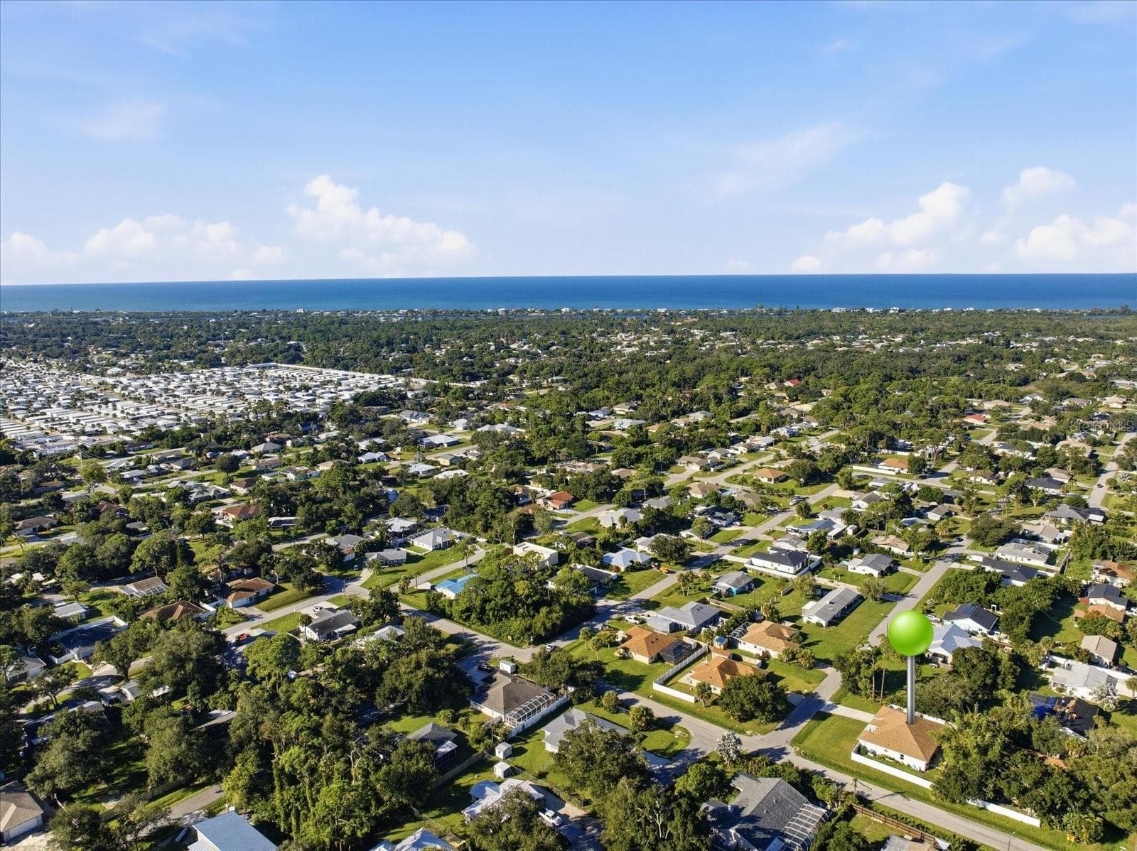 Fabulous location. No HOA, no CDD. Close to beach, dining, shopping and near Downtown Wellen Park and Venice Island. - 300 FORDHAM RD, VENICE