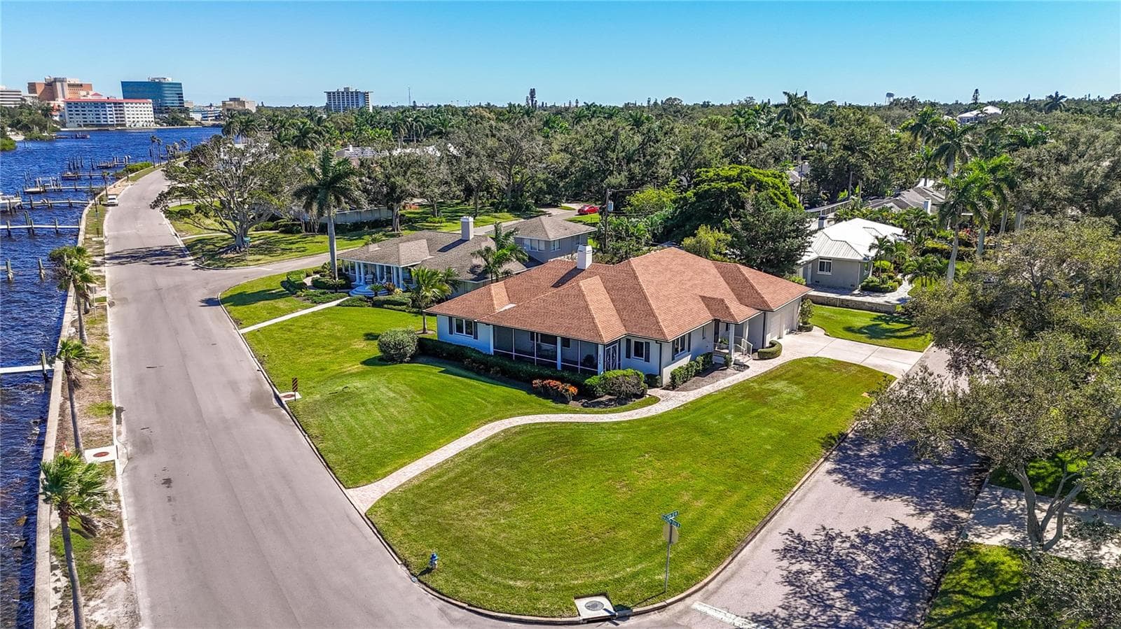 Single Family Residence at 2305 RIVERVIEW BLVD, BRADENTON, photo 4 of 37