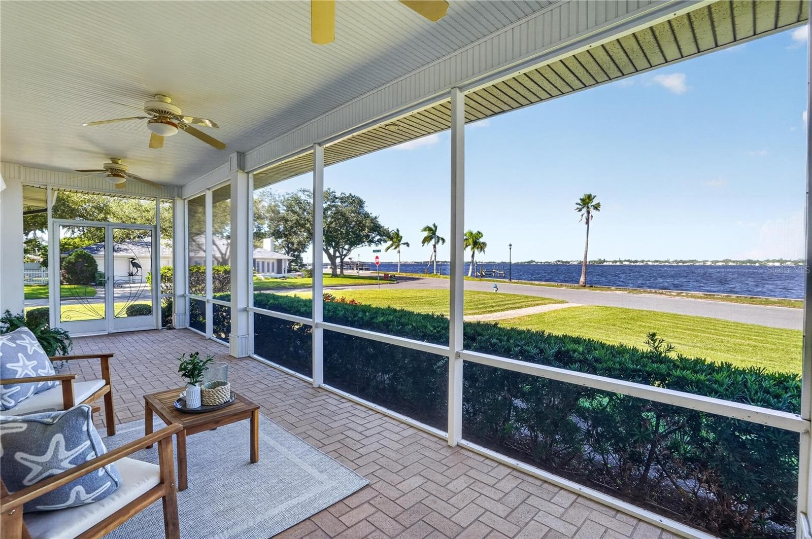 Single Family Residence at 2305 RIVERVIEW BLVD, BRADENTON, photo 8 of 37