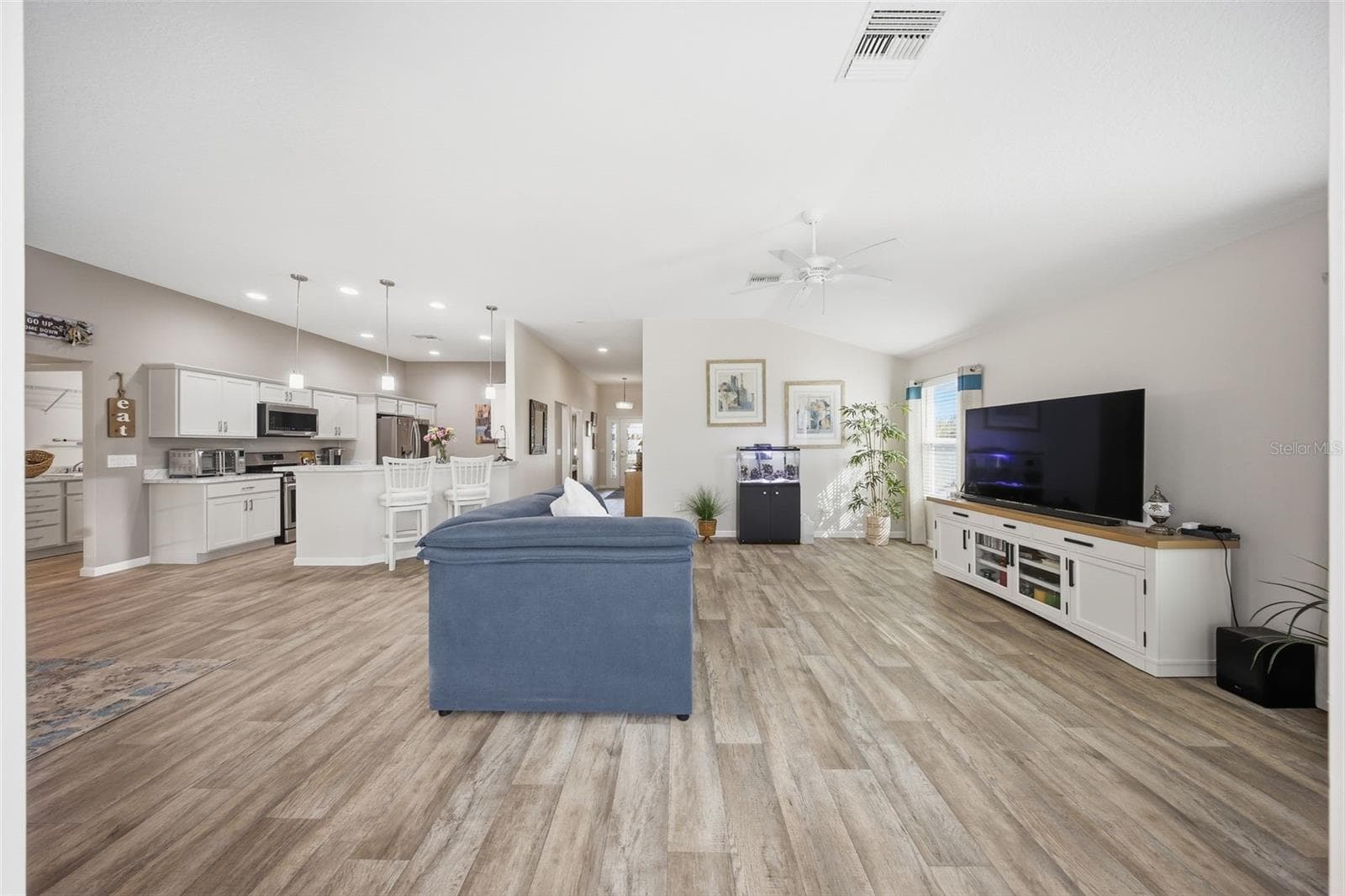 Living - 1940 DEMPSEY LN, THE VILLAGES