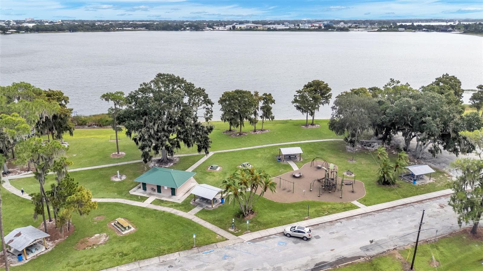 Single Family Residence at 1568 S LAKE SHIPP DR, WINTER HAVEN, photo 10 of 34