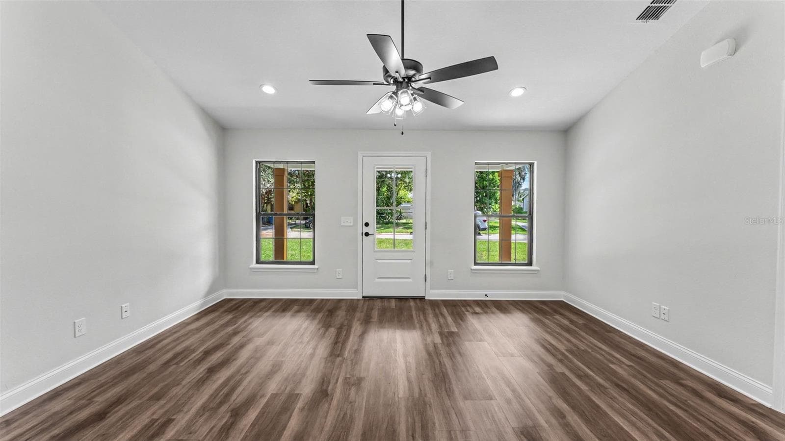 Front Door Entrance/ Living Room - 706 S WALNUT AVE, FORT MEADE