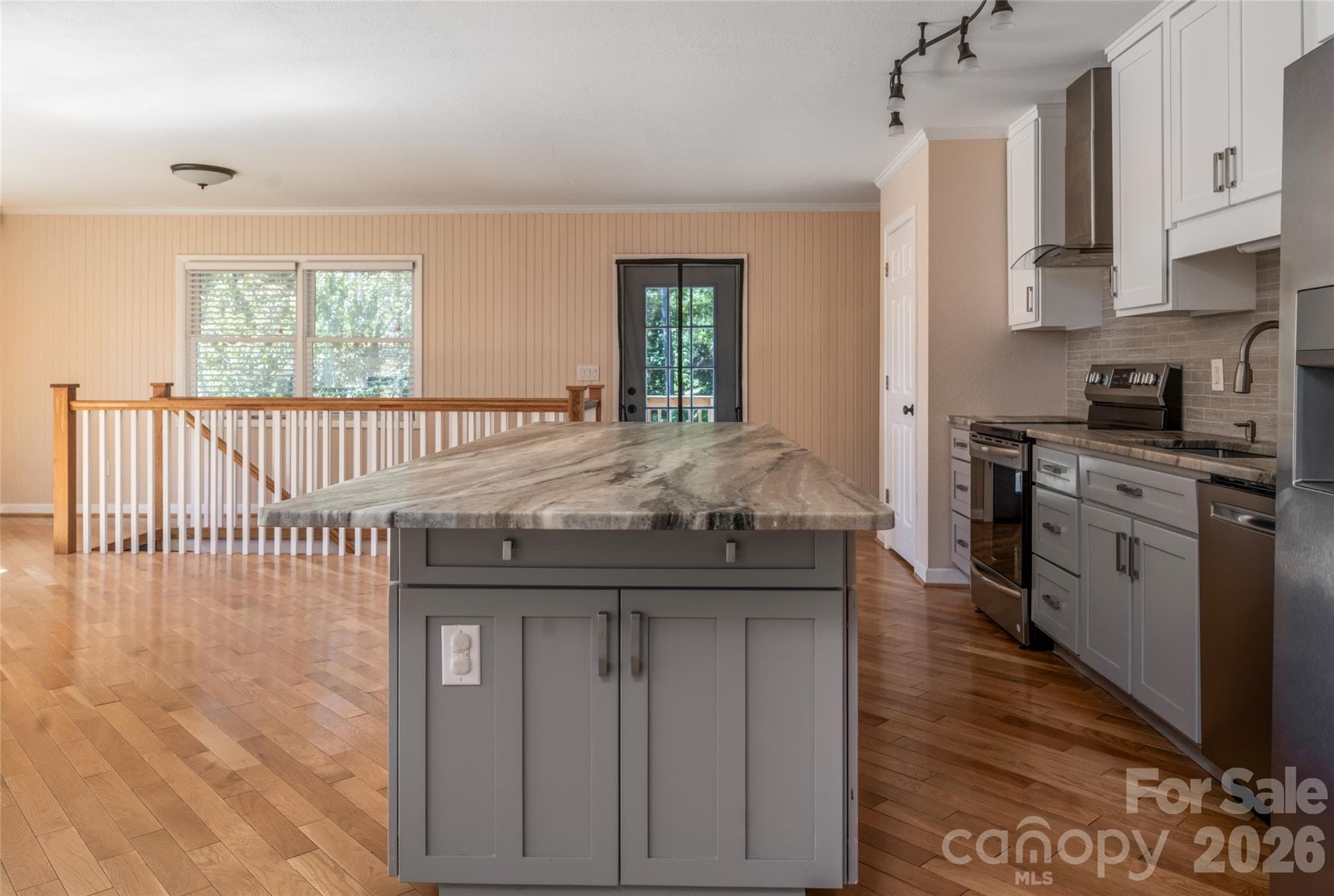 Single Family Residence at 207 Beechwood Lakes Drive, Hendersonville, photo 7 of 47