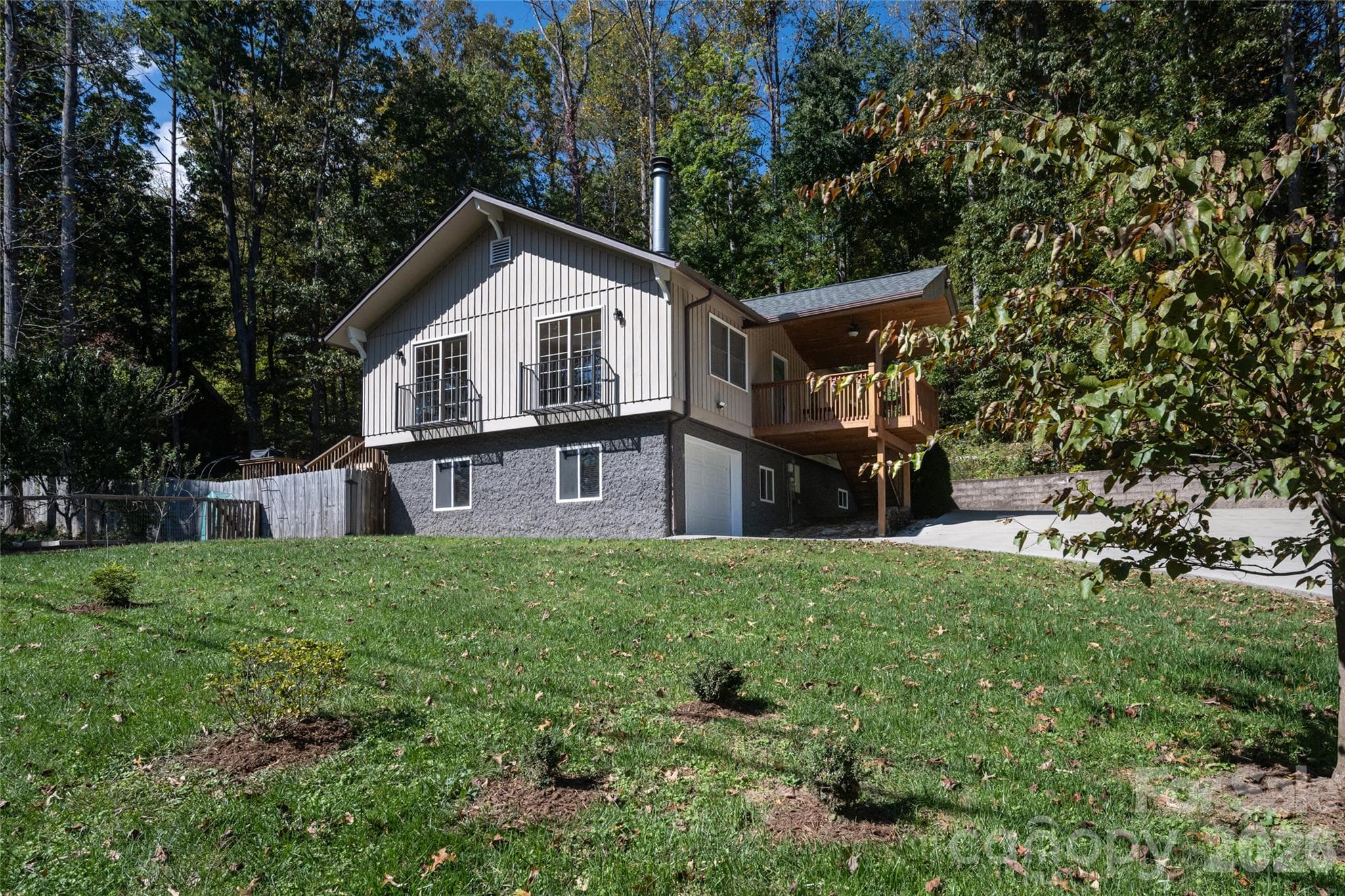Single Family Residence at 207 Beechwood Lakes Drive, Hendersonville, photo 37 of 47