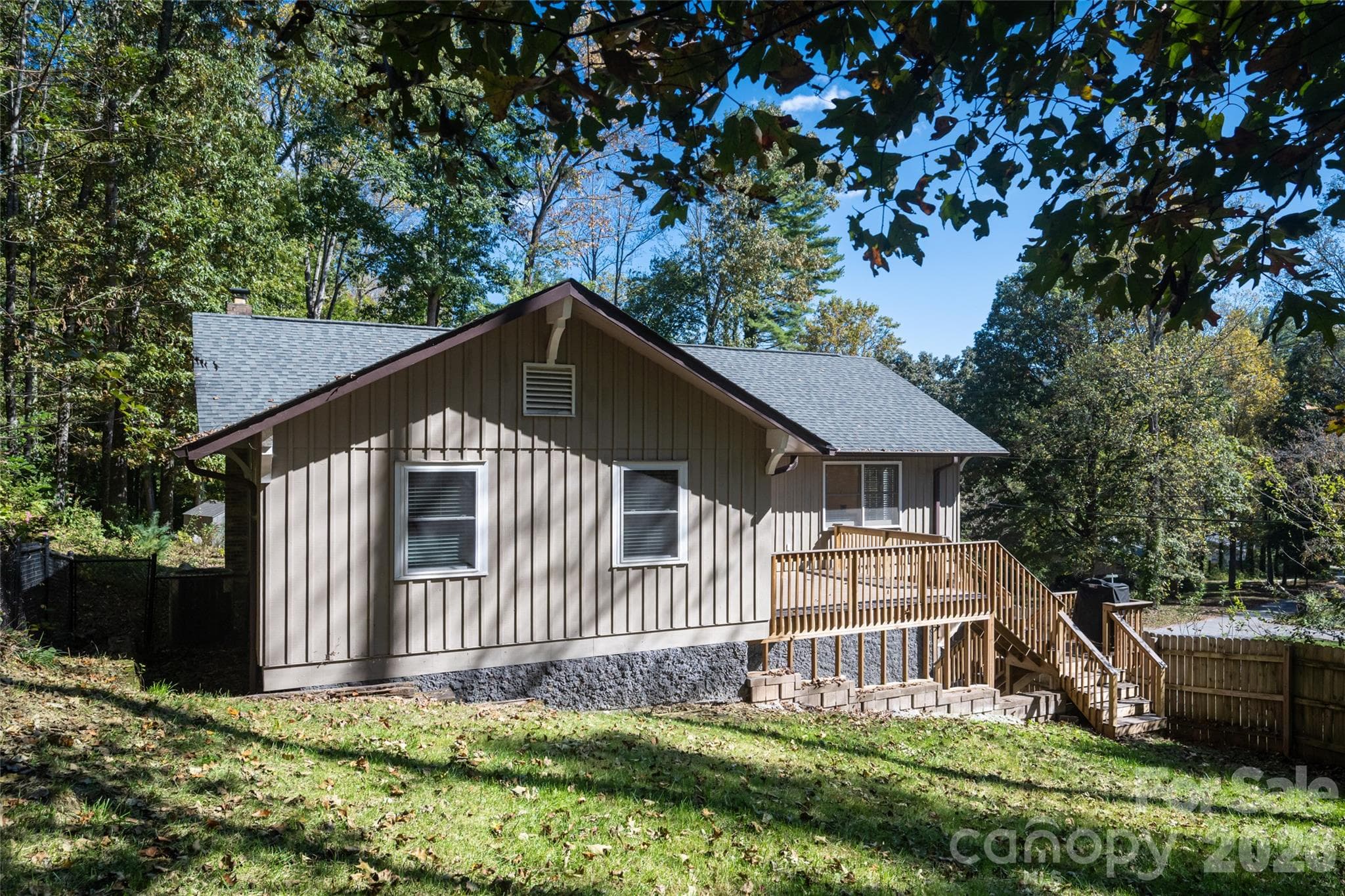 Single Family Residence at 207 Beechwood Lakes Drive, Hendersonville, photo 39 of 47