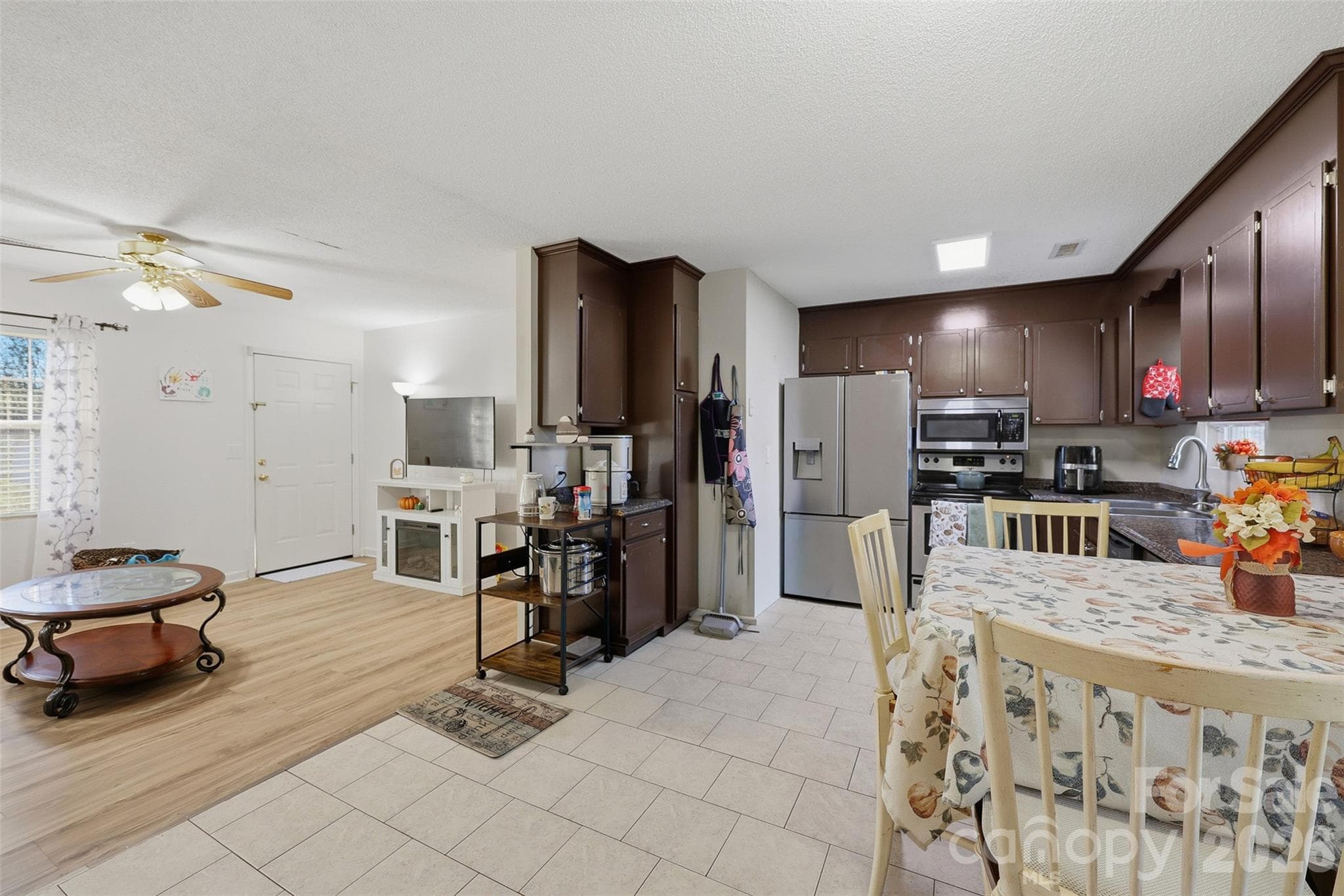 Single Family Residence at 3640 Glacier Run, Claremont, photo 8 of 38