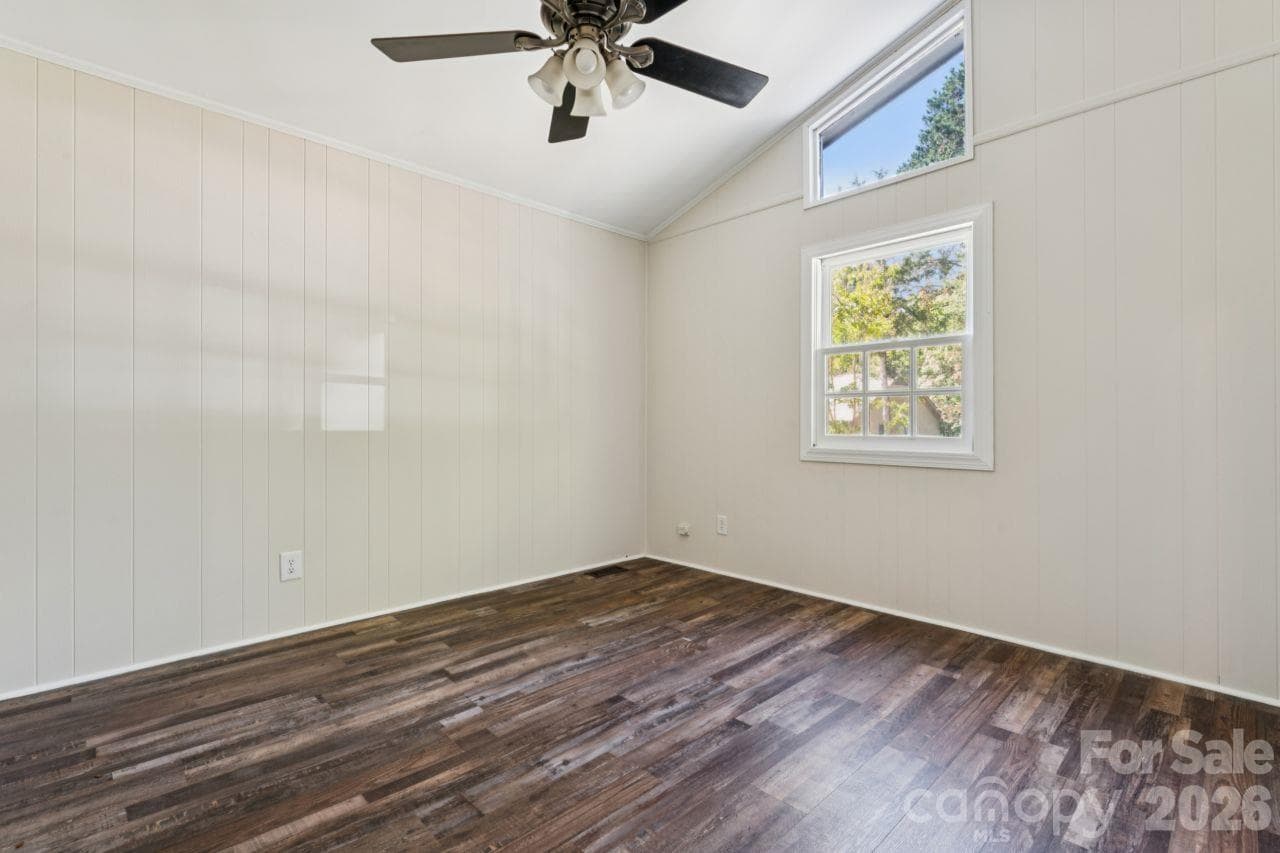 Upper level bedroom - 3106 Point Clear Drive, Tega Cay