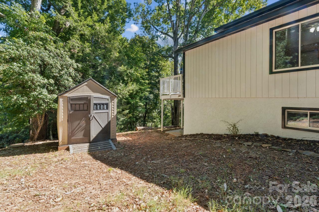 Side yard and storage shed - 3106 Point Clear Drive, Tega Cay