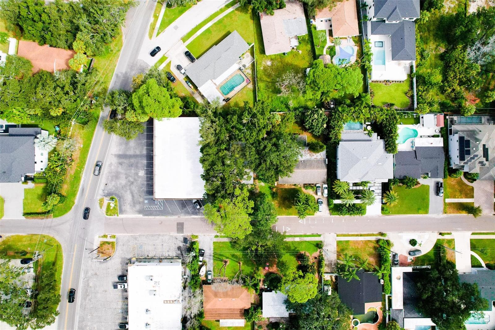 Single Family Residence at 4713 W LEONA ST, TAMPA, photo 2 of 4