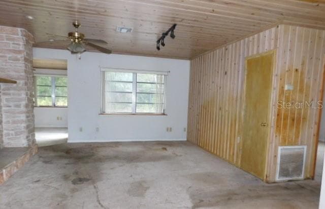 Single Family Residence at 155 S OXFORD DR, ENGLEWOOD, photo 2 of 12