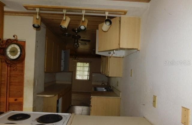 Single Family Residence at 155 S OXFORD DR, ENGLEWOOD, photo 5 of 12
