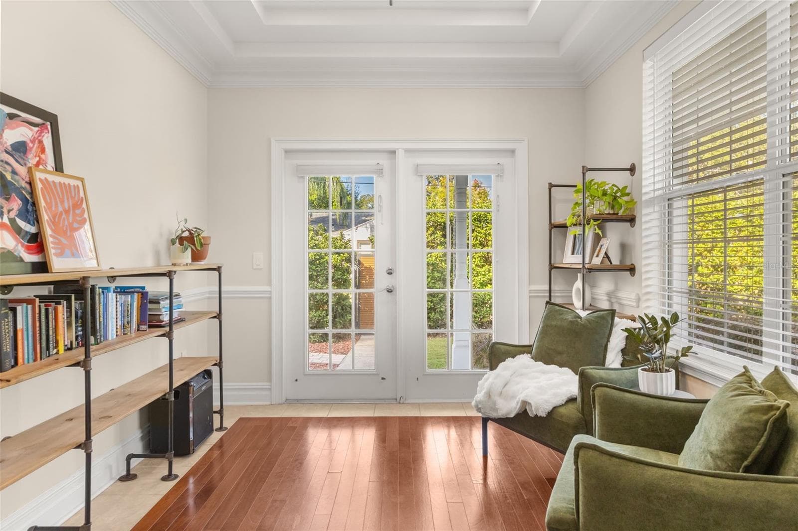 Inside front door to the right sits this den/office/ flex space with double door for privacy. - 947 N SHINE AVE, ORLANDO