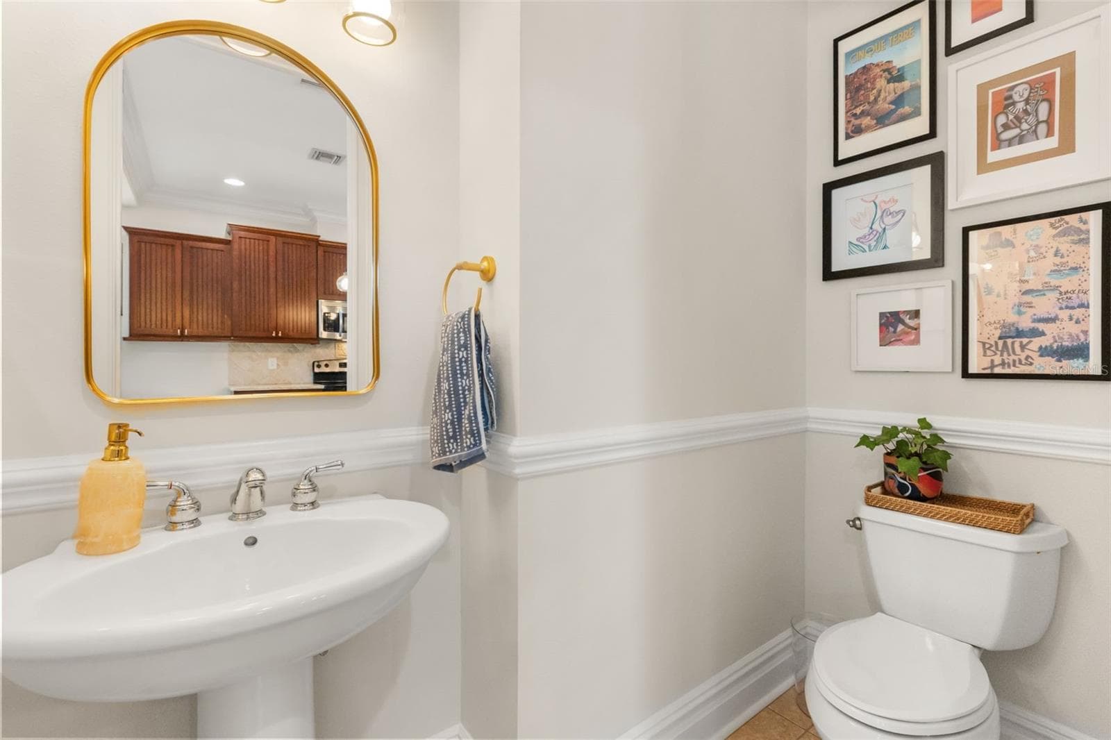 Downstairs 1/2 bath. - 947 N SHINE AVE, ORLANDO