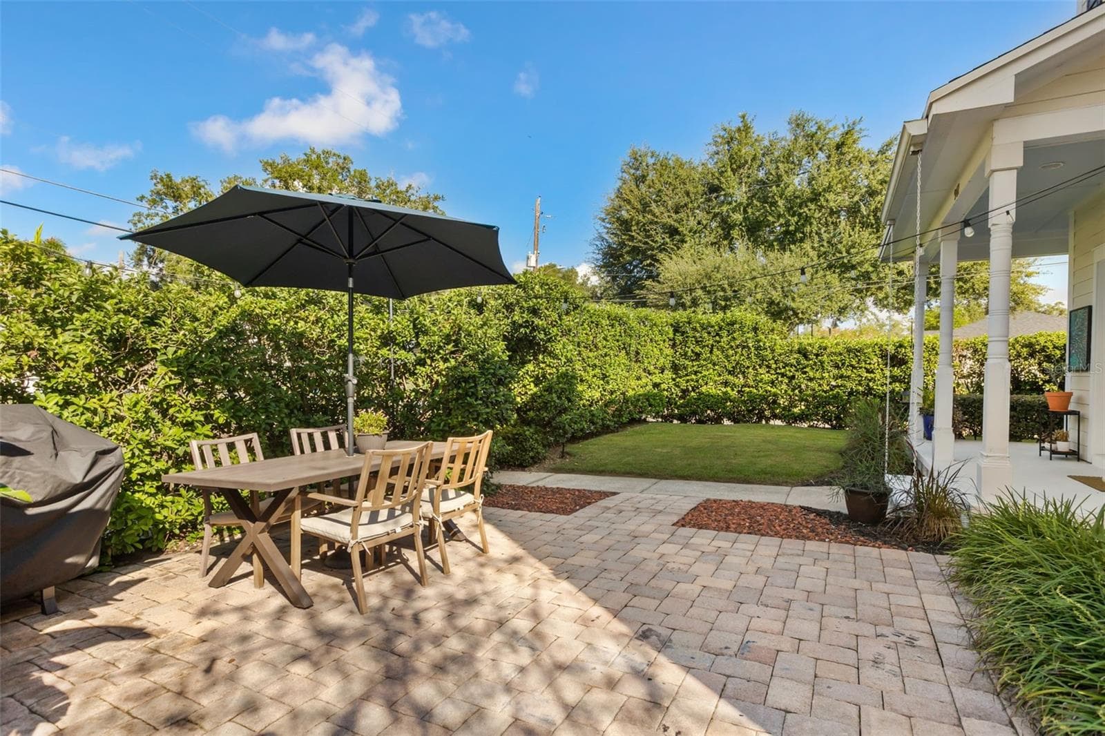 Incredible secluded  extended outdoor patio space perfect for all your relaxation and entertaining needs. - 947 N SHINE AVE, ORLANDO