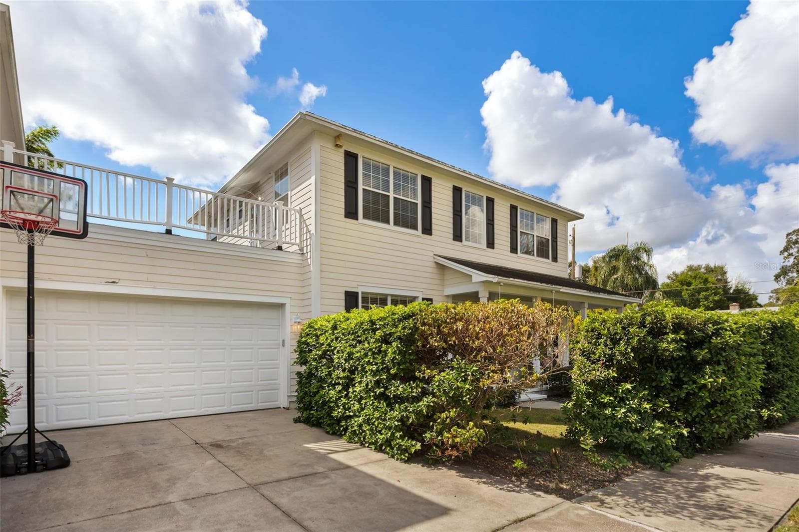 2 car side garage with extended parking accommodates off street parking for 4 vehicles. - 947 N SHINE AVE, ORLANDO