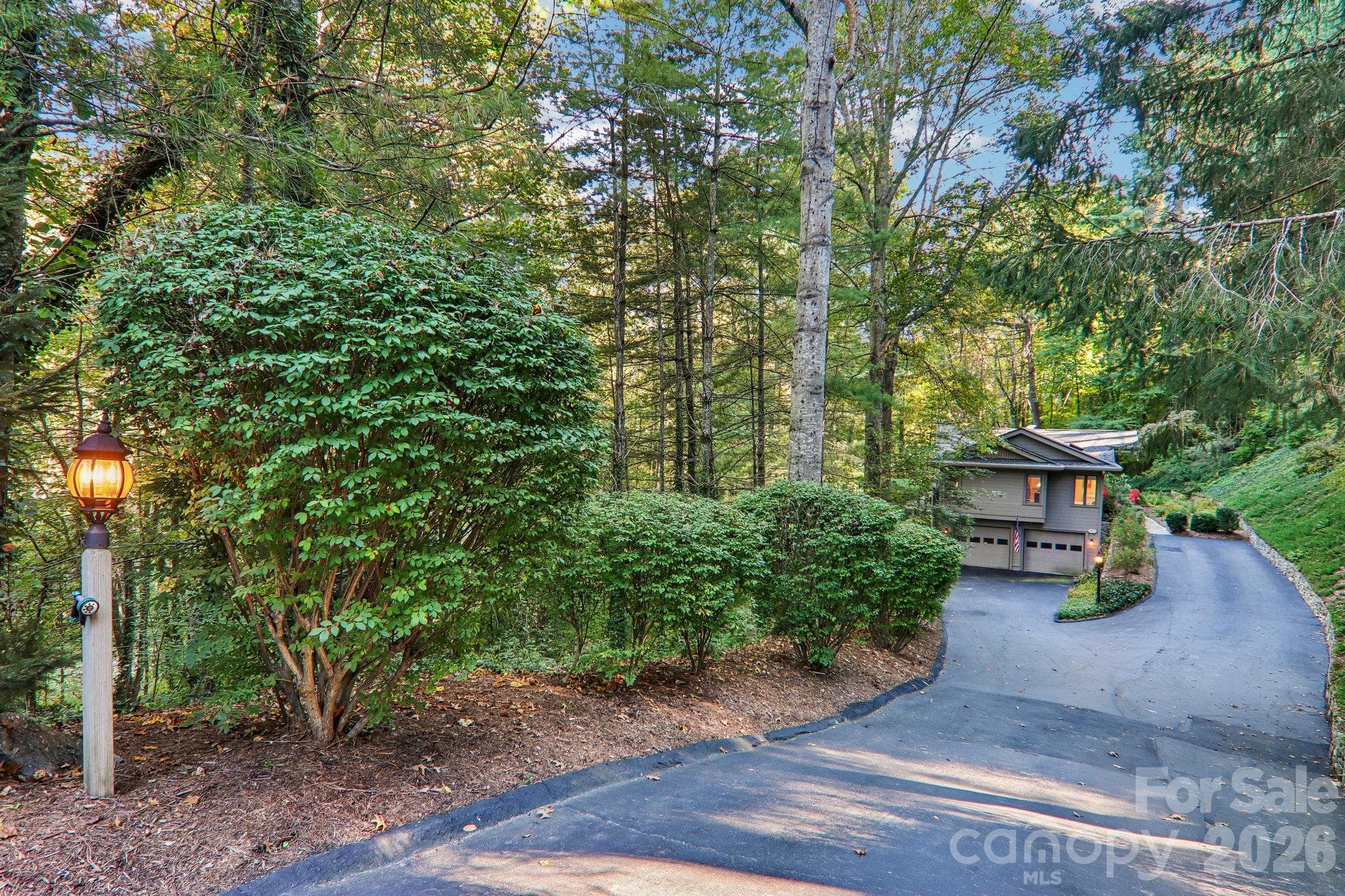 Upper and lower driveway parking for easy entry. - 212 Pheasant Run, Hendersonville