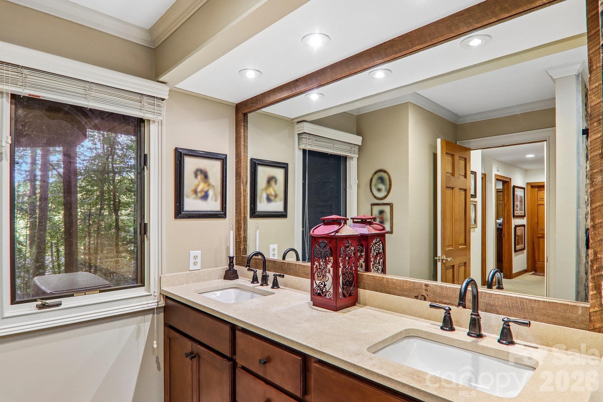 Lower level guest full bath - 212 Pheasant Run, Hendersonville