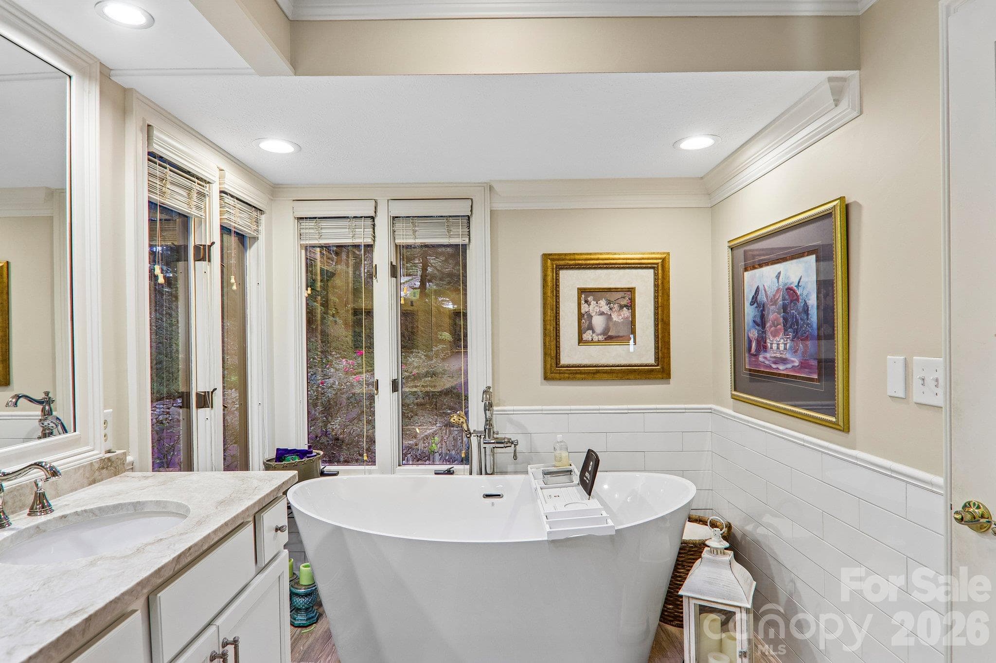 Bain ultra soaking tub for relaxing - 212 Pheasant Run, Hendersonville
