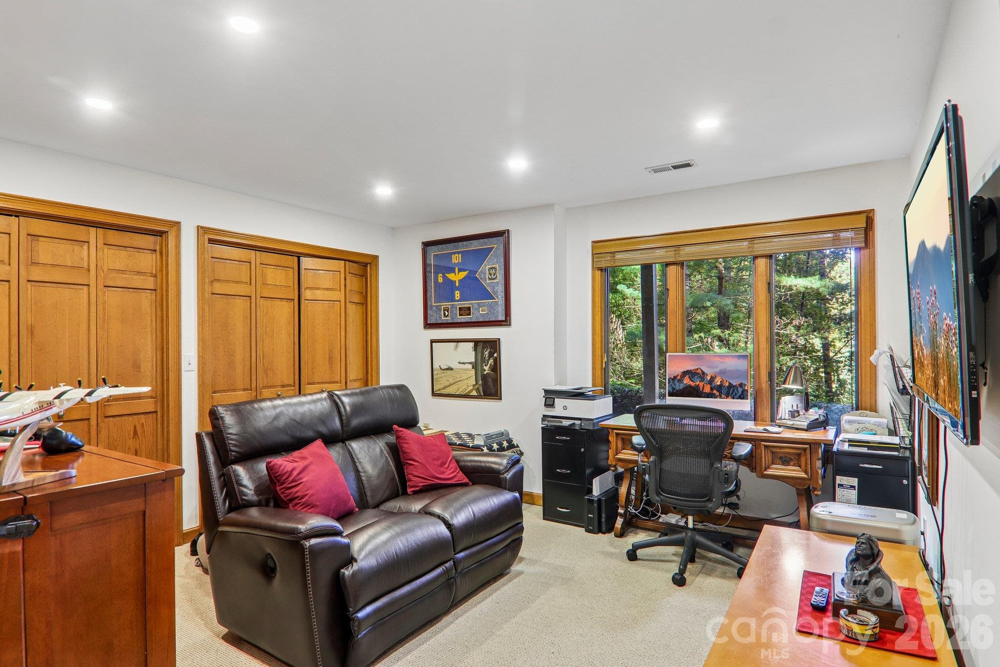 Guest bedroom/ office on the lower level - 212 Pheasant Run, Hendersonville