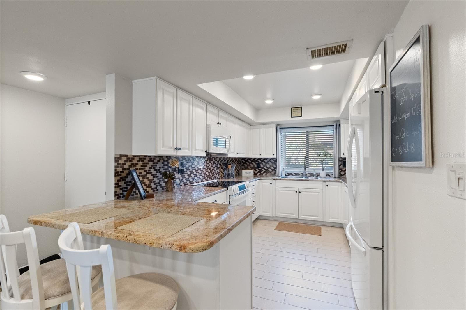 Condominium at 860 S VILLAGE DR N #105, ST PETERSBURG, photo 5 of 46