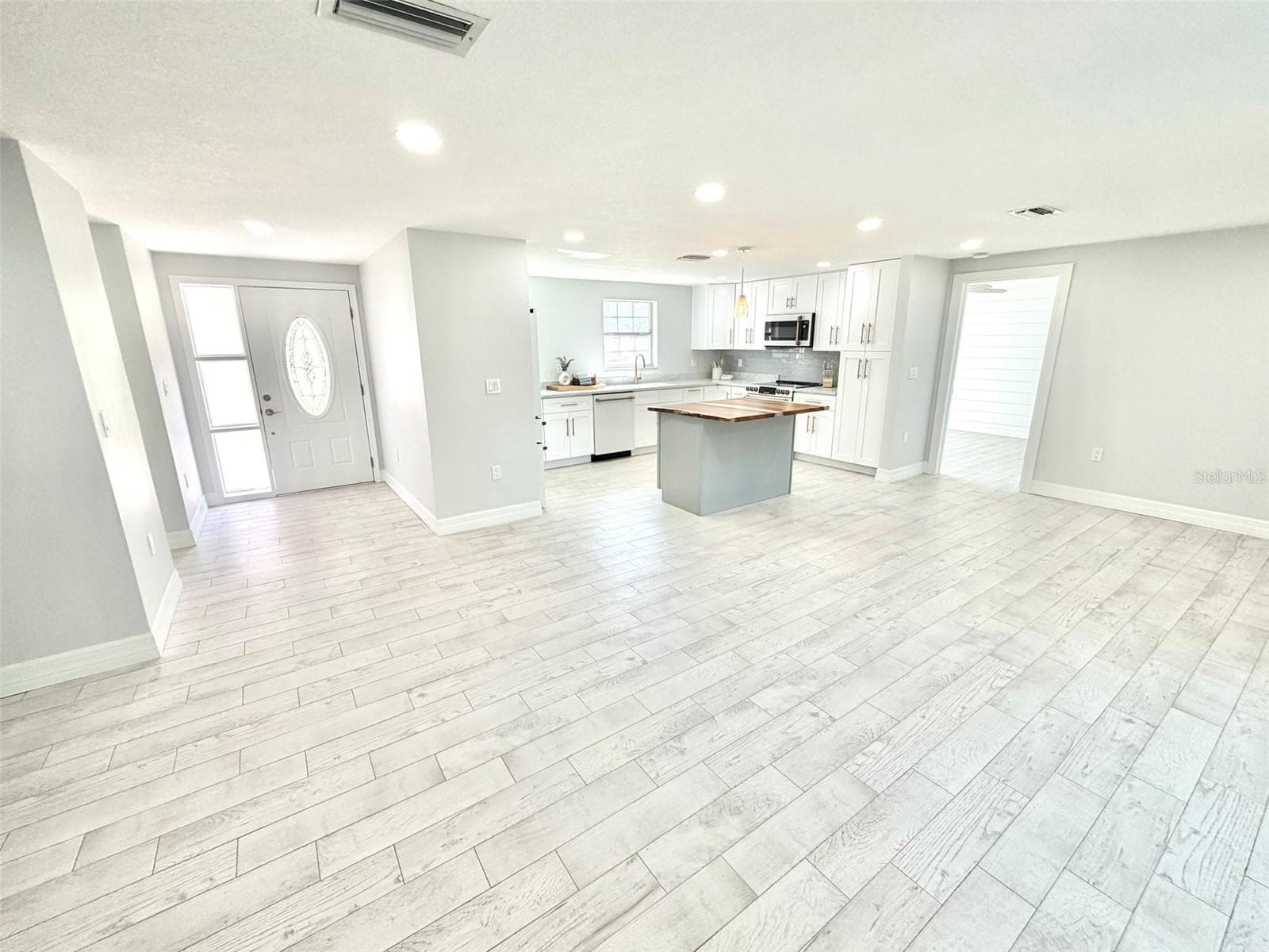 The front foyer leads to the Beautiful Open Living Space - 336 SHADDOCK ST, TARPON SPRINGS