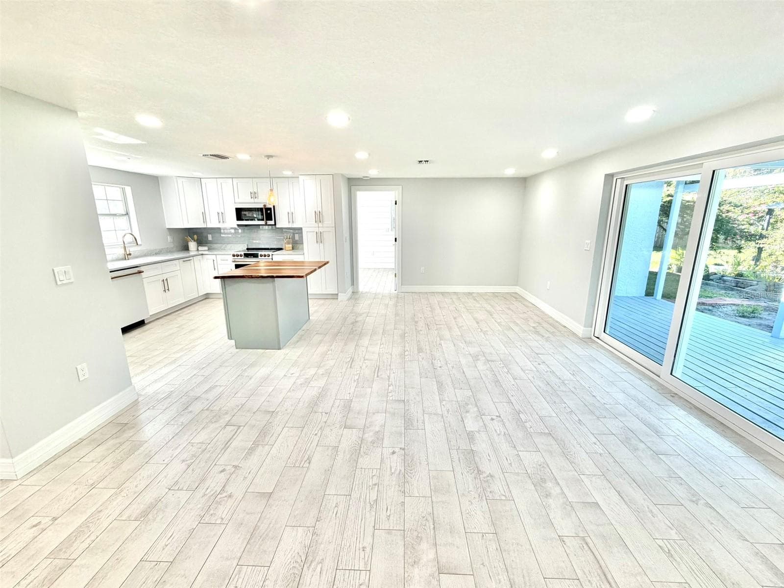 Fresh and Bright with all New Flooring - 336 SHADDOCK ST, TARPON SPRINGS