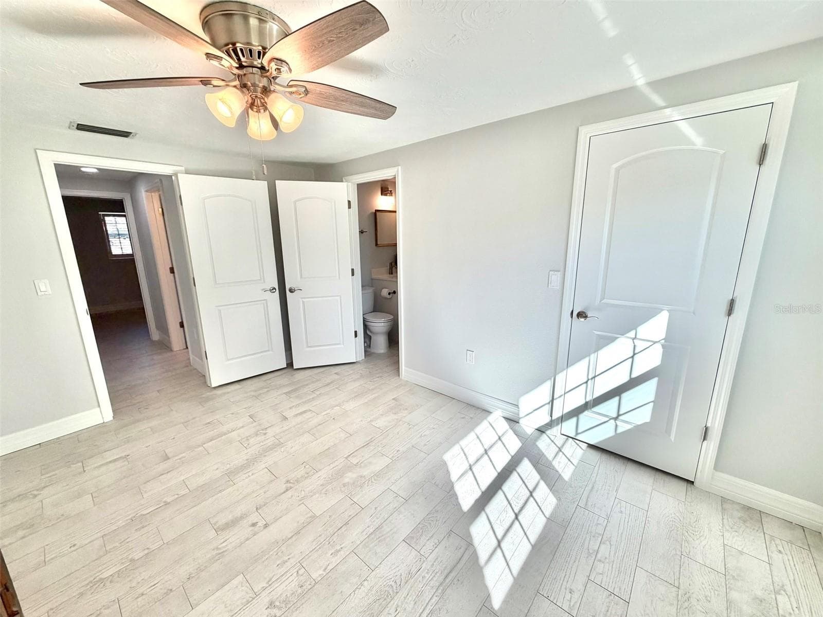 Second Bedroom has Ensuite Bath and Walk in Closet - 336 SHADDOCK ST, TARPON SPRINGS