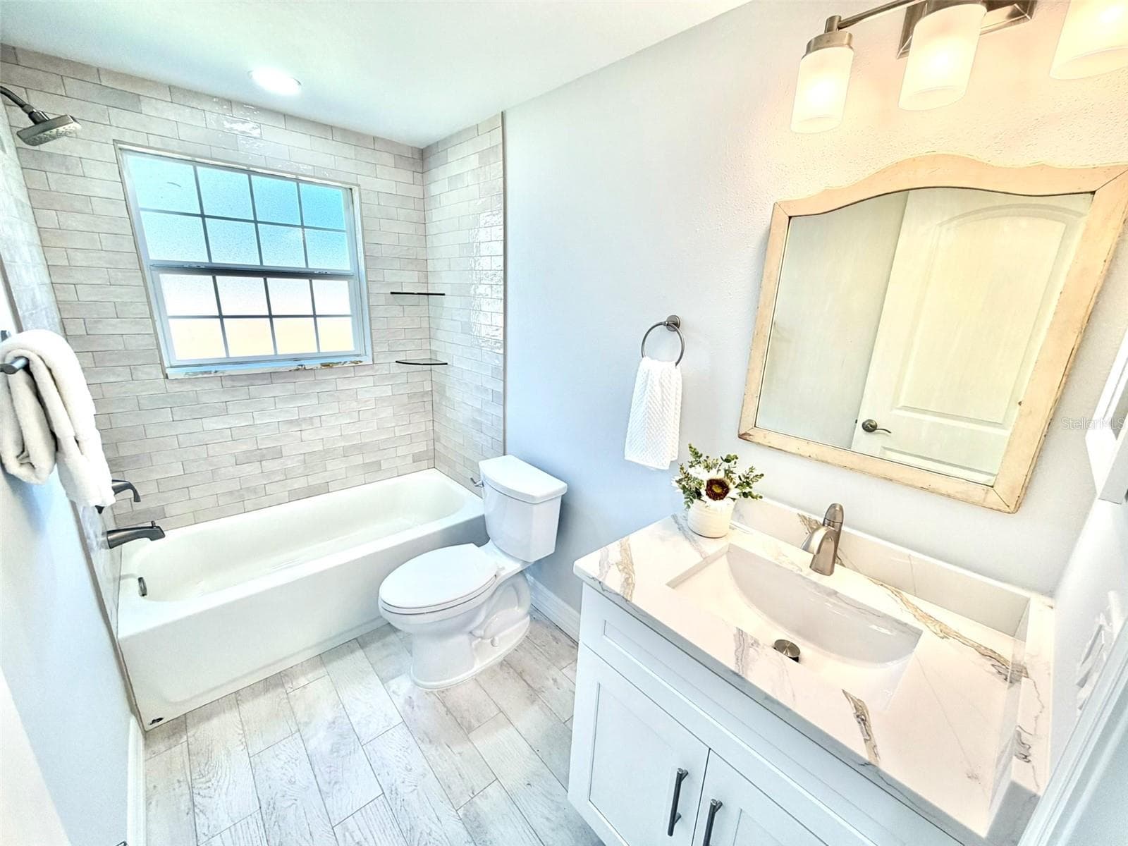 The Hall Bath has a Tub and Shower - 336 SHADDOCK ST, TARPON SPRINGS