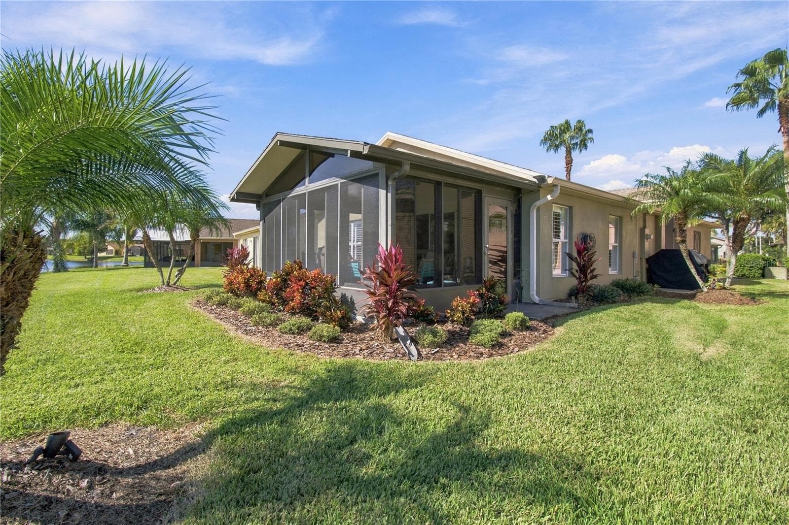 BEAUTIFULLY LANDSCAPED - 137 RIALTO RD, POINCIANA