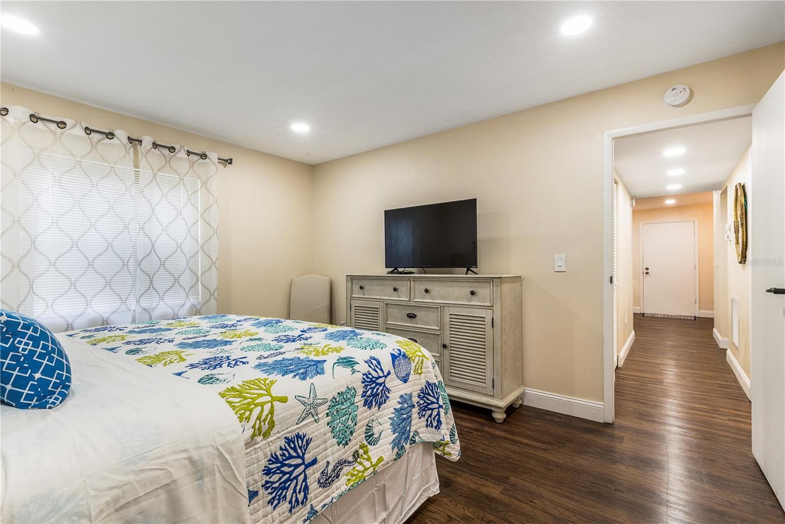 Spacious Primary Bedroom - 3231 BENEVA RD #101, SARASOTA