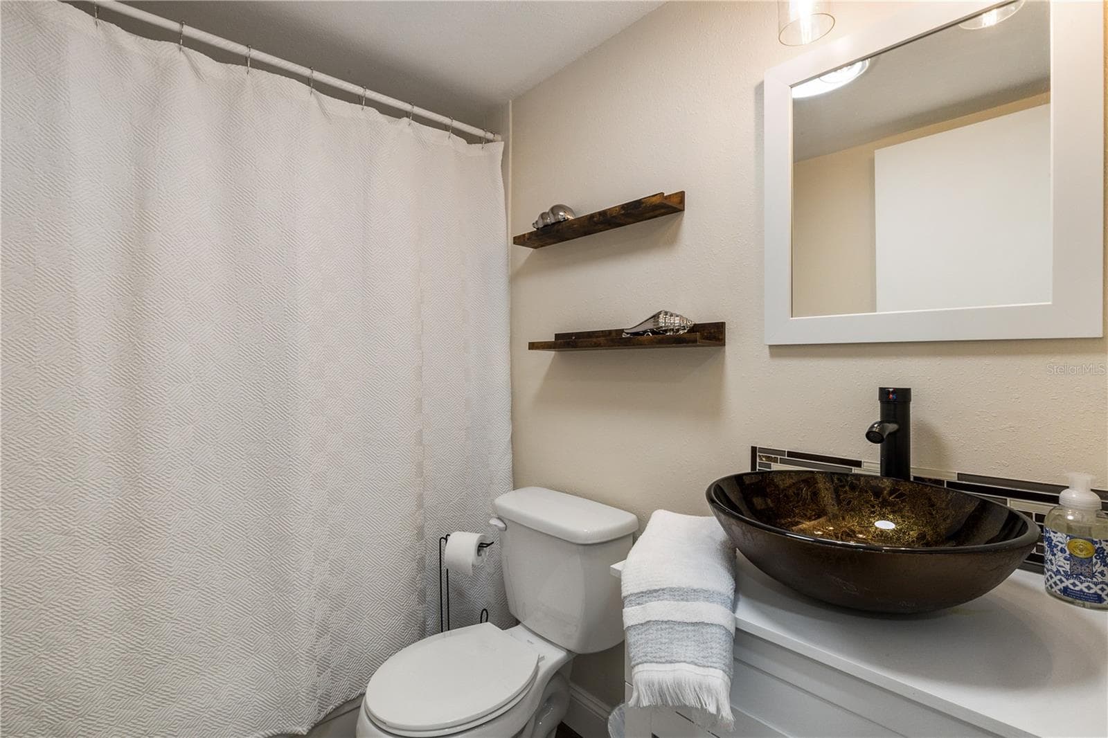 Guest Bathroom - 3231 BENEVA RD #101, SARASOTA
