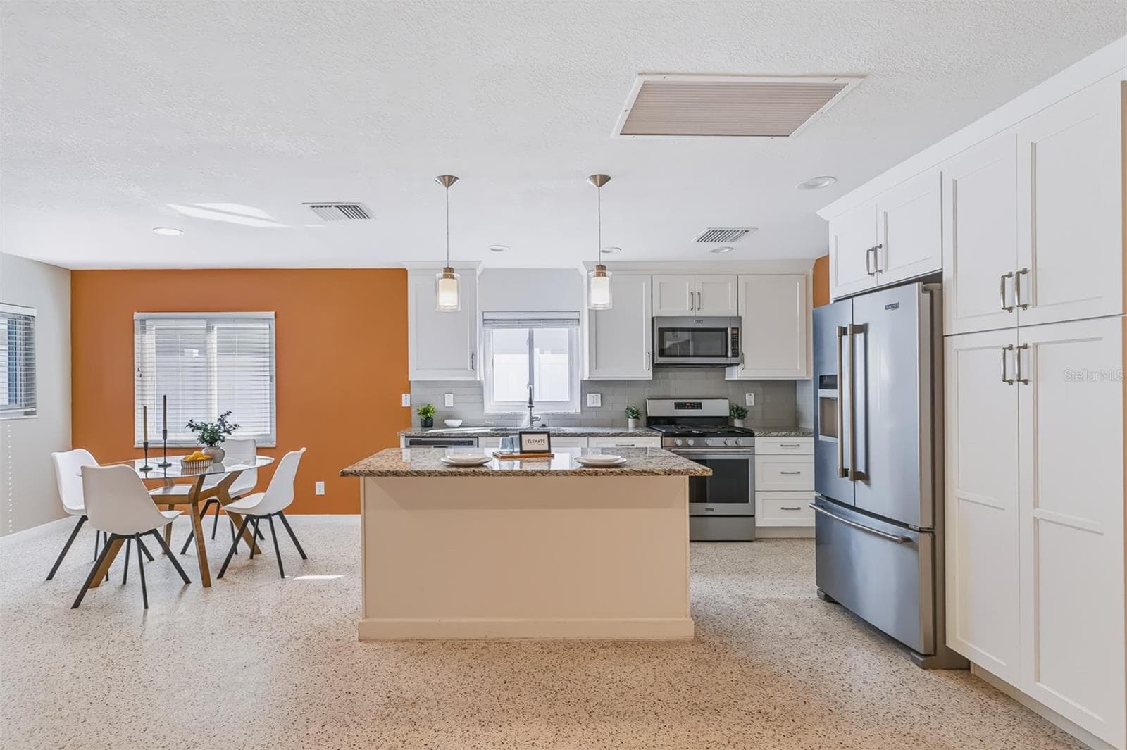 Kitchen & Eat-In Area - 624 DUNRAVEN DR, WINTER PARK