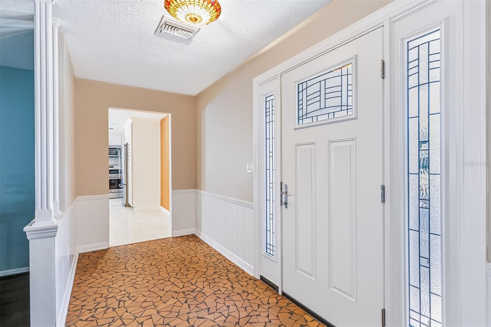 Welcoming Entry with Chair Rail Molding - 624 DUNRAVEN DR, WINTER PARK