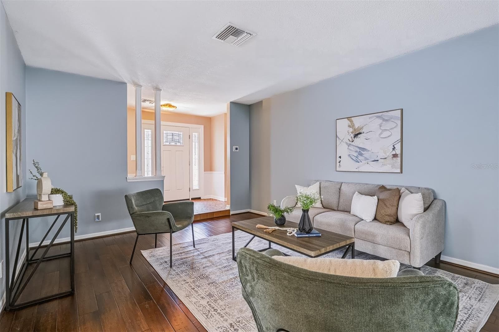 Family Room with Beautiful Laminate Flooring - 624 DUNRAVEN DR, WINTER PARK