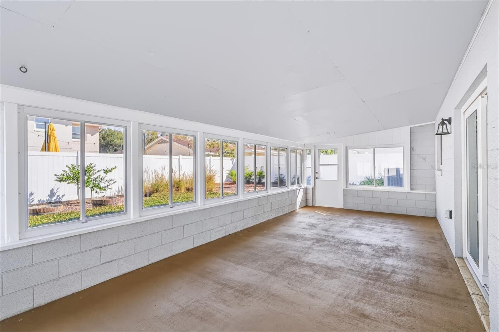 Enclosed Lanai with Windows That Wrap Around Entire Space - 624 DUNRAVEN DR, WINTER PARK