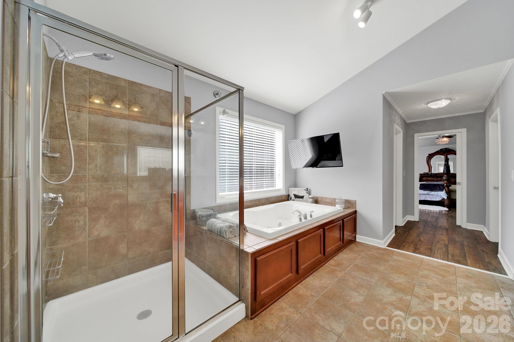 Primary bath with jetted tub - 17219 W Marbella Lane, Fort Mill