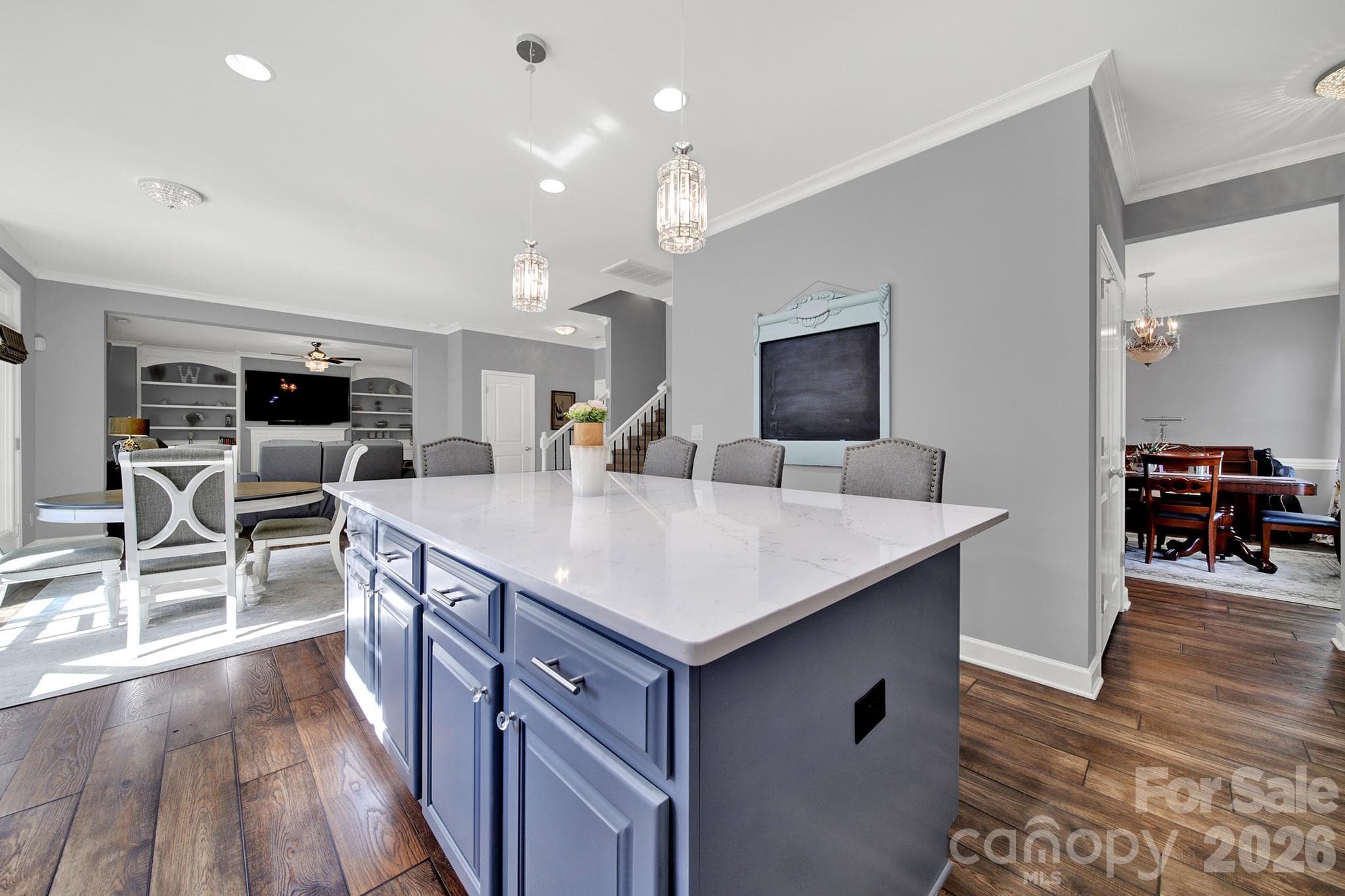 Kitchen Island & Bar - 17219 W Marbella Lane, Fort Mill